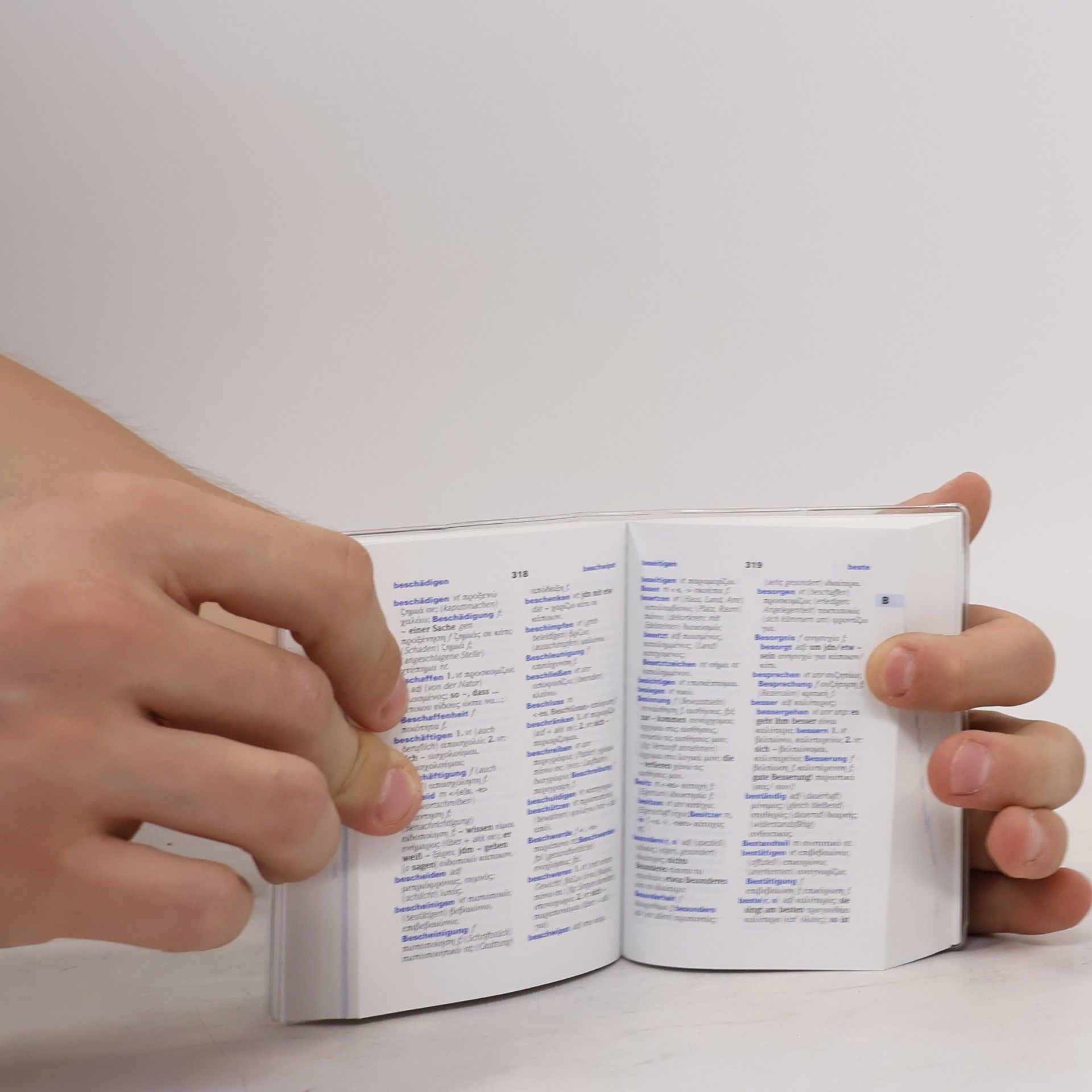De me tre s. Karagiannake s. PONS Praxiswörterbuch