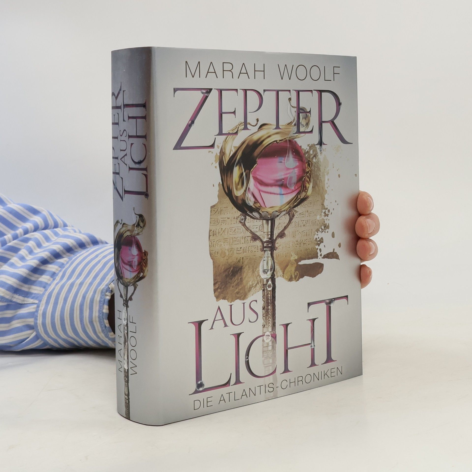 Marah Woolf Zepter aus Licht