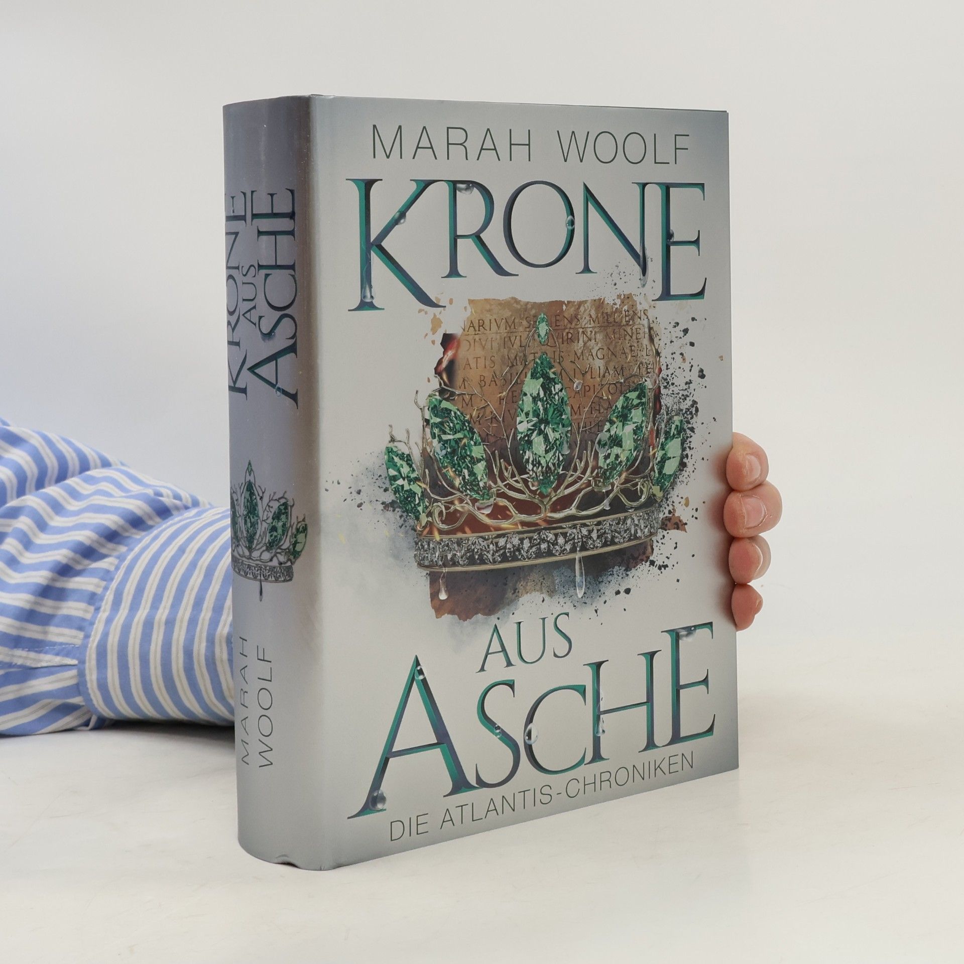 Marah Woolf Krone aus Asche