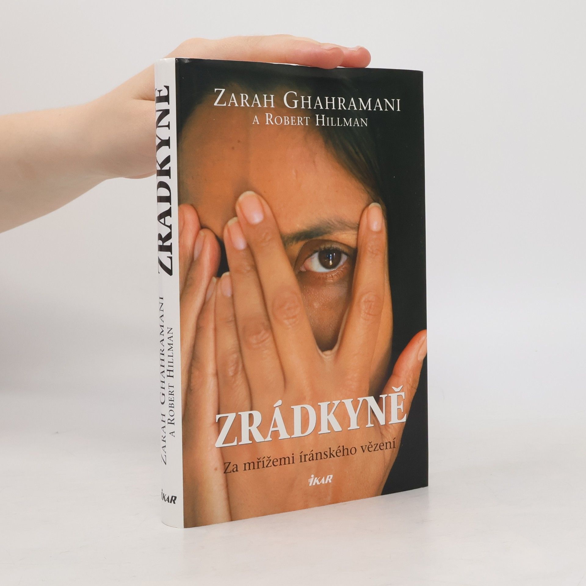 Robert Hillman Zrádkyně. Za mřížemi íránského vězení