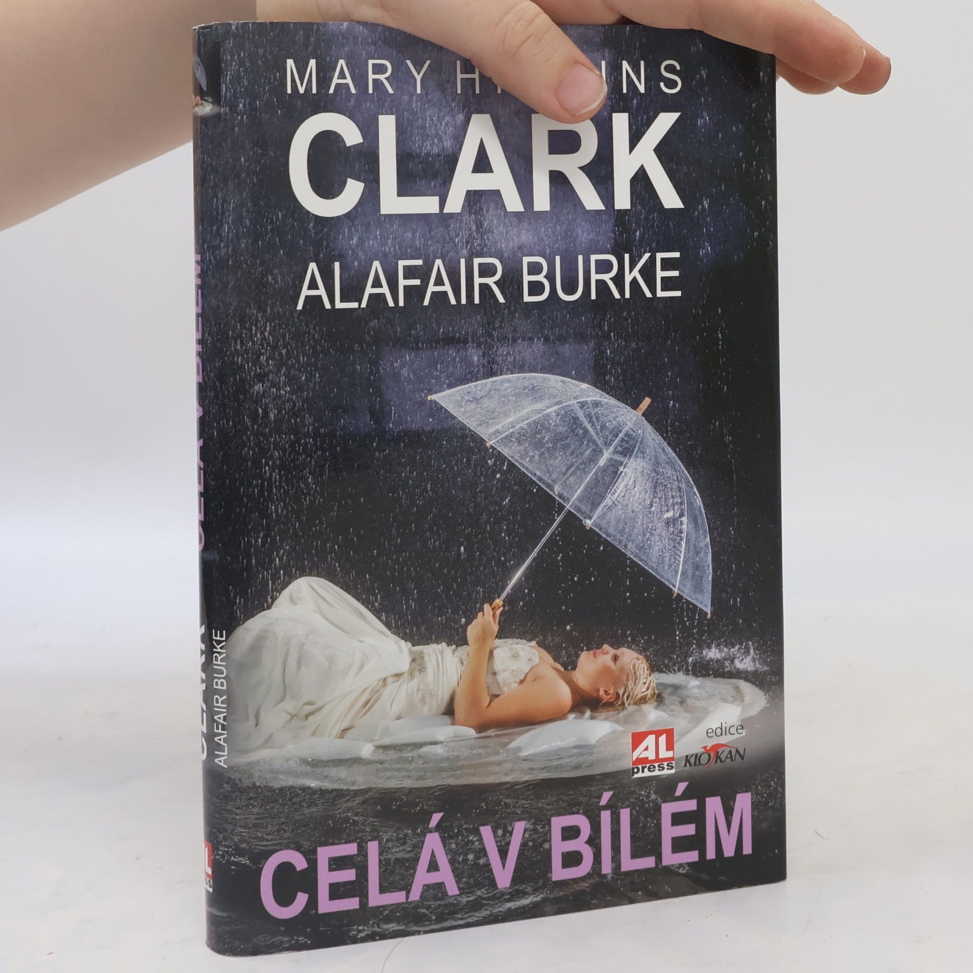 Celá v bílém