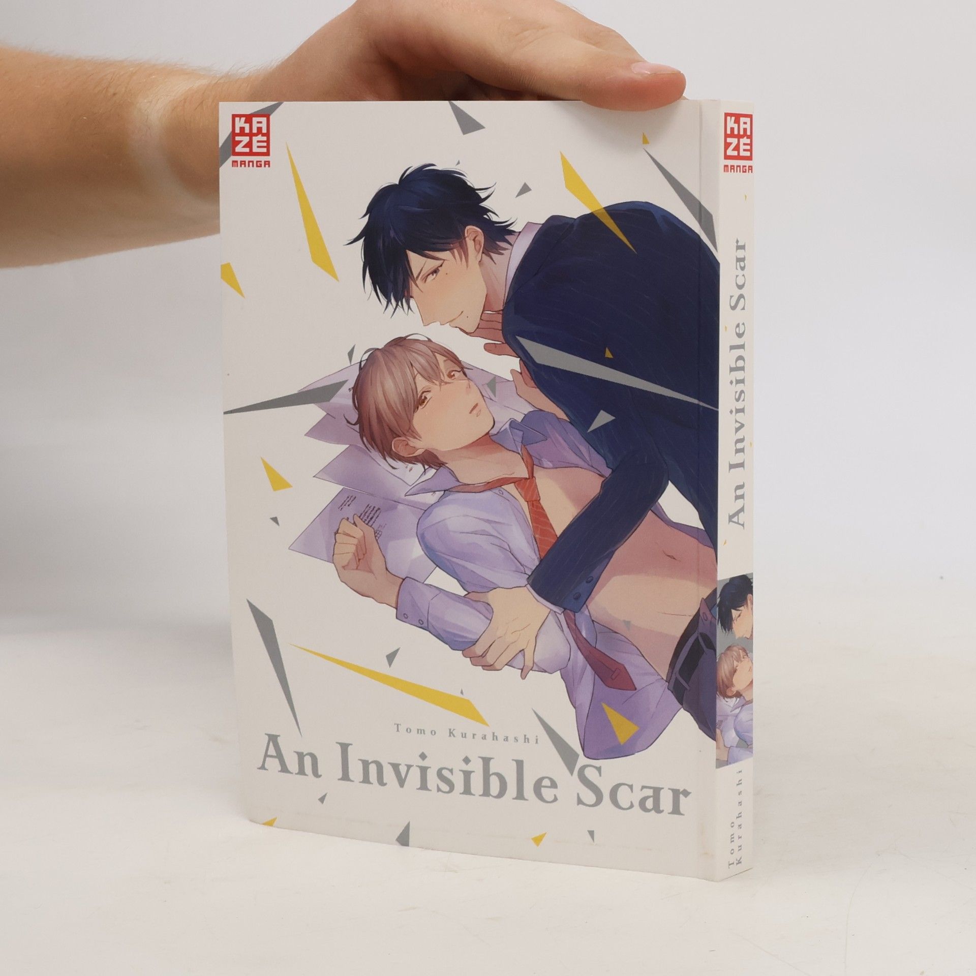 Tomo Kurahashi An invisible scar
