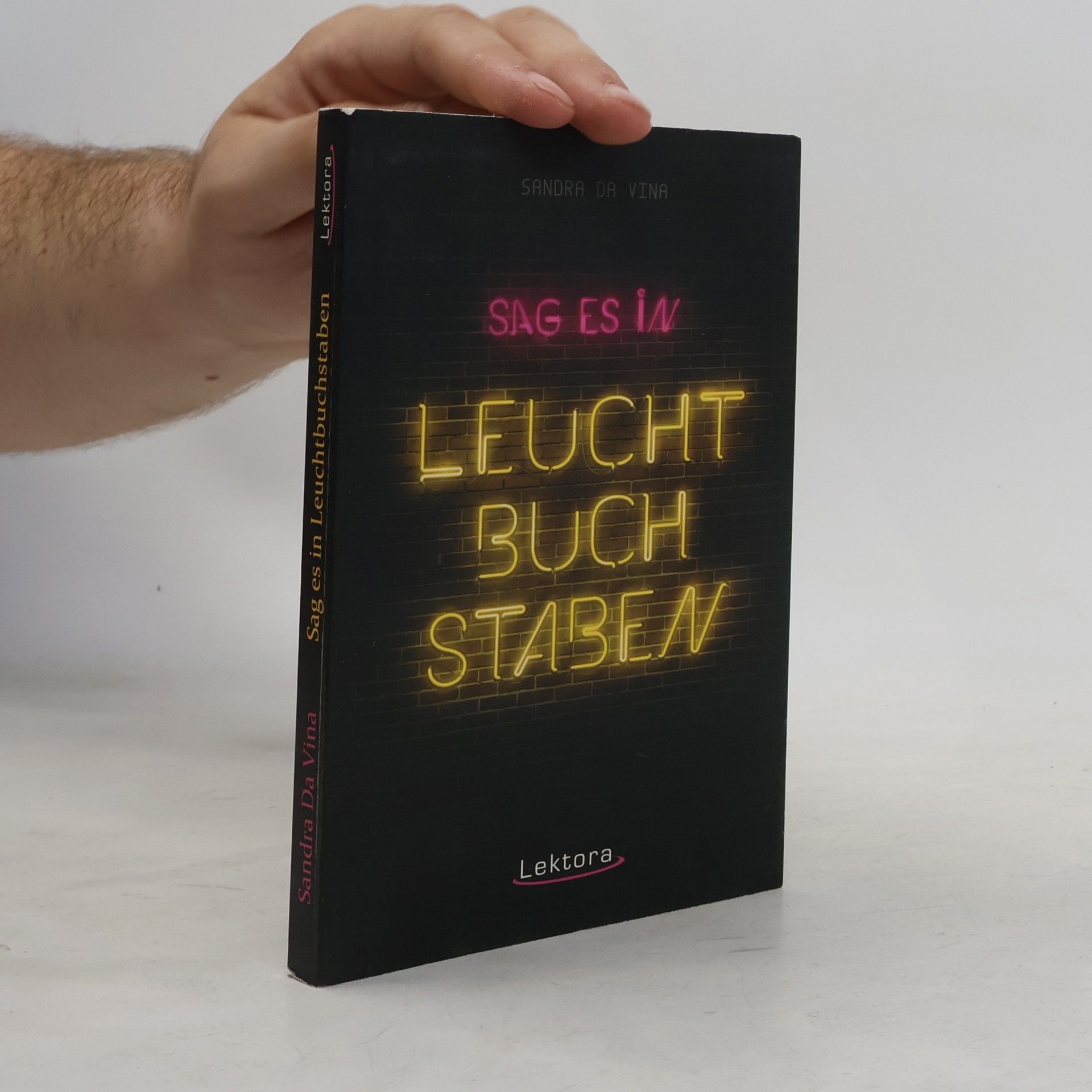 Sandra Da Vina Sag es in Leuchtbuchstaben