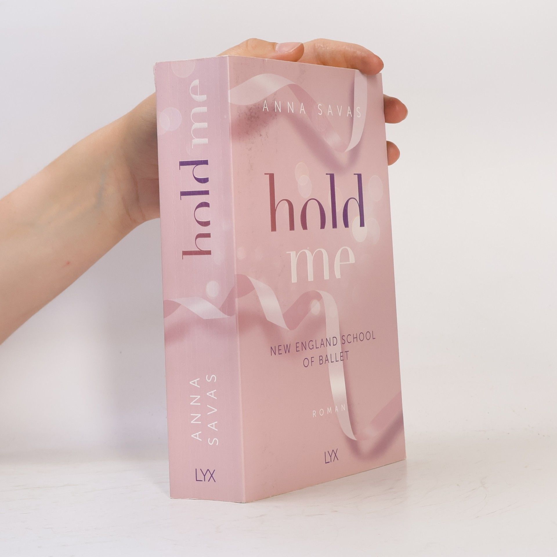 Anna Savas Hold me