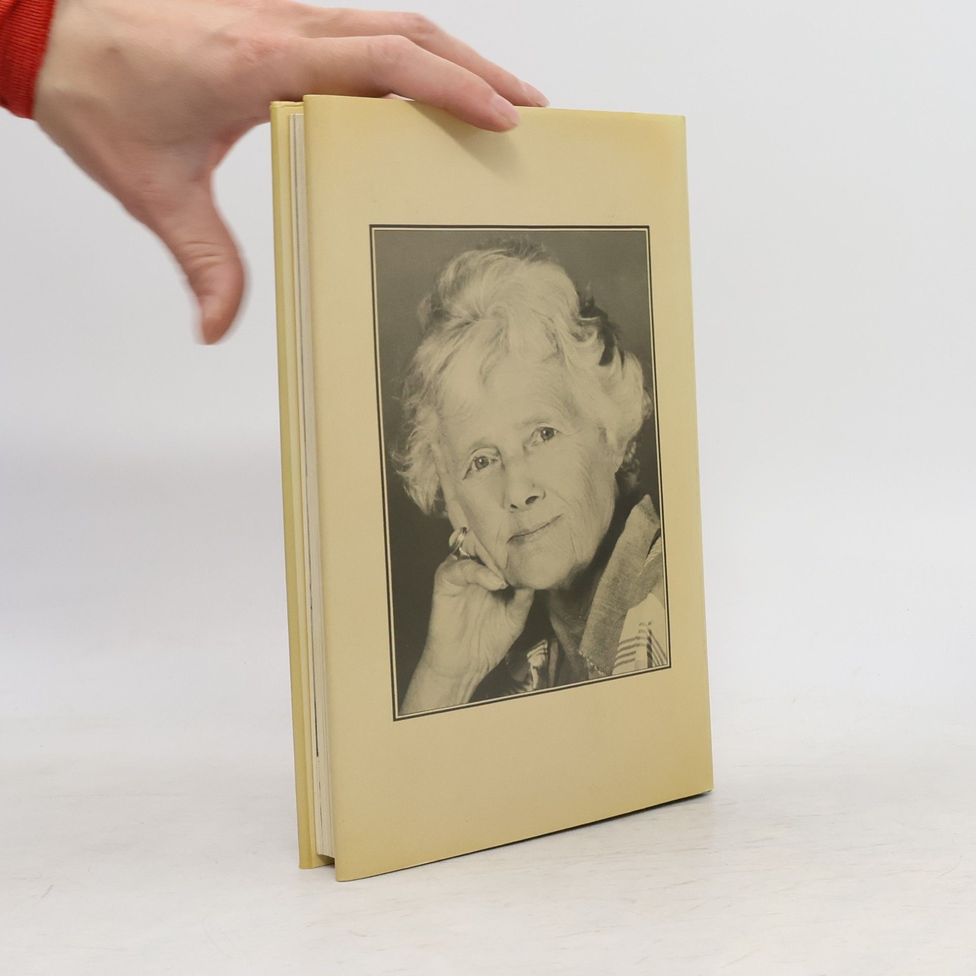 Daphne Du Maurier Growing Pains