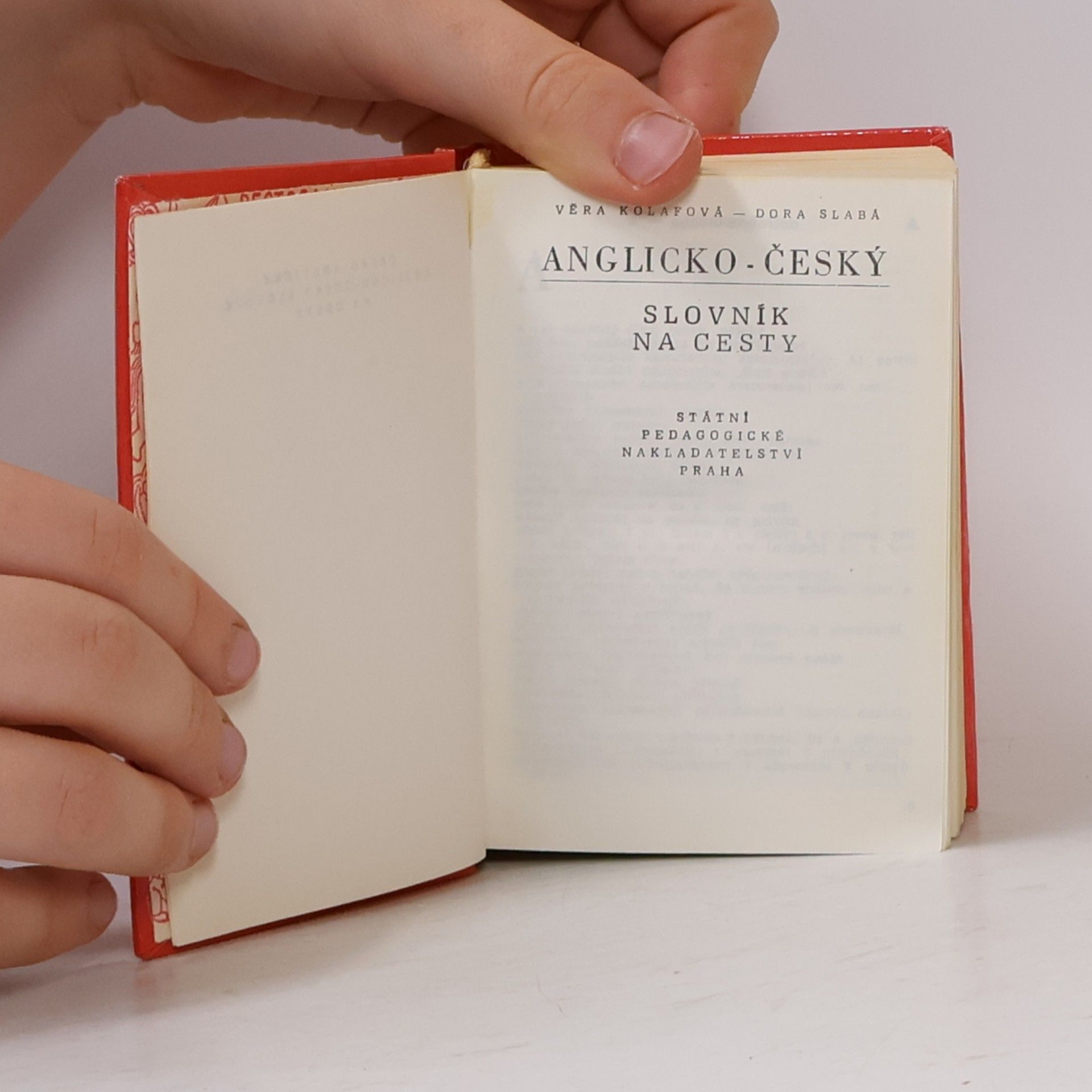 Věra Kolafová Česko-anglický a anglicko-český slovník na cesty