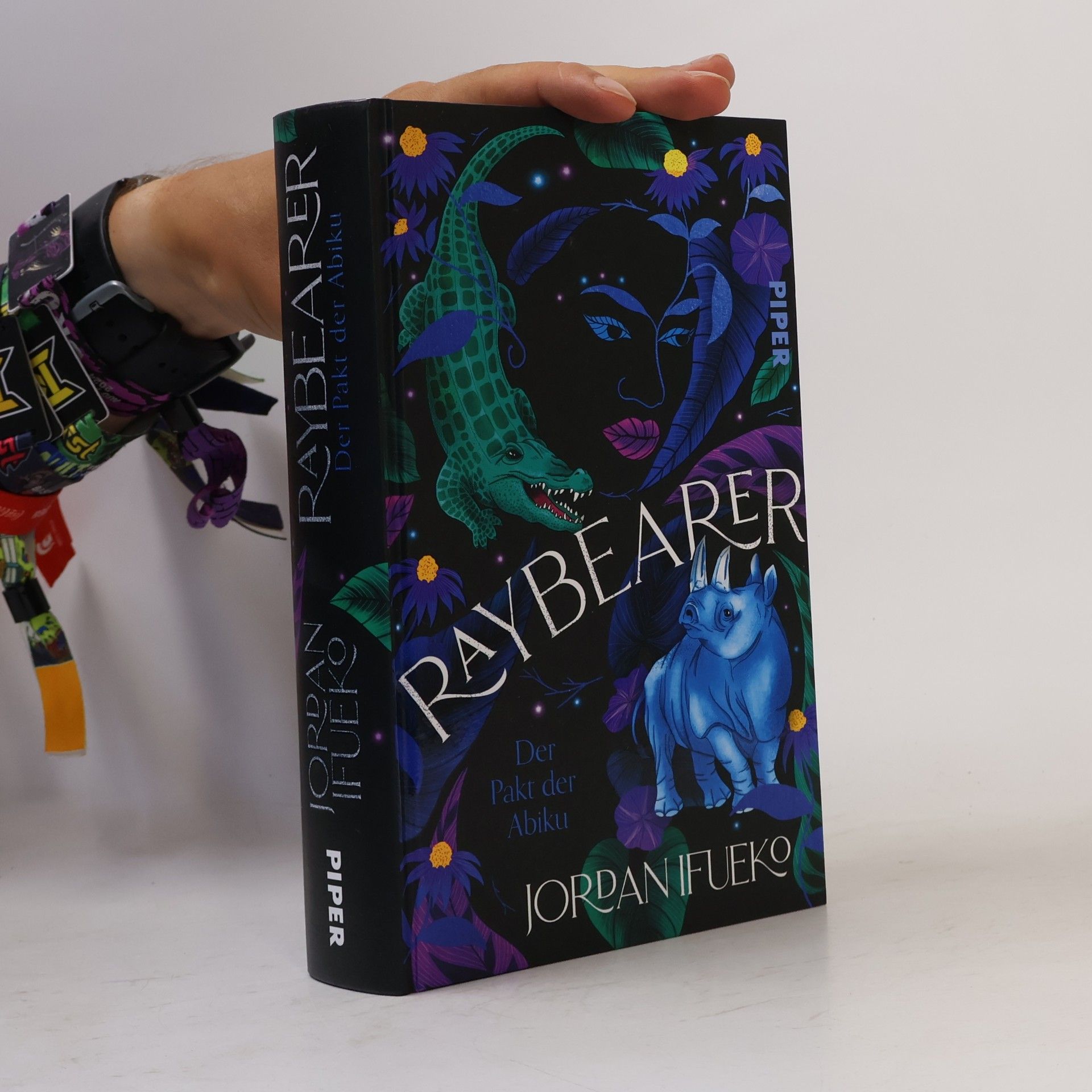 Jordan Ifueko Raybearer – Der Pakt der Abiku. High Fantasy mit westafrikanischem Weltenbau