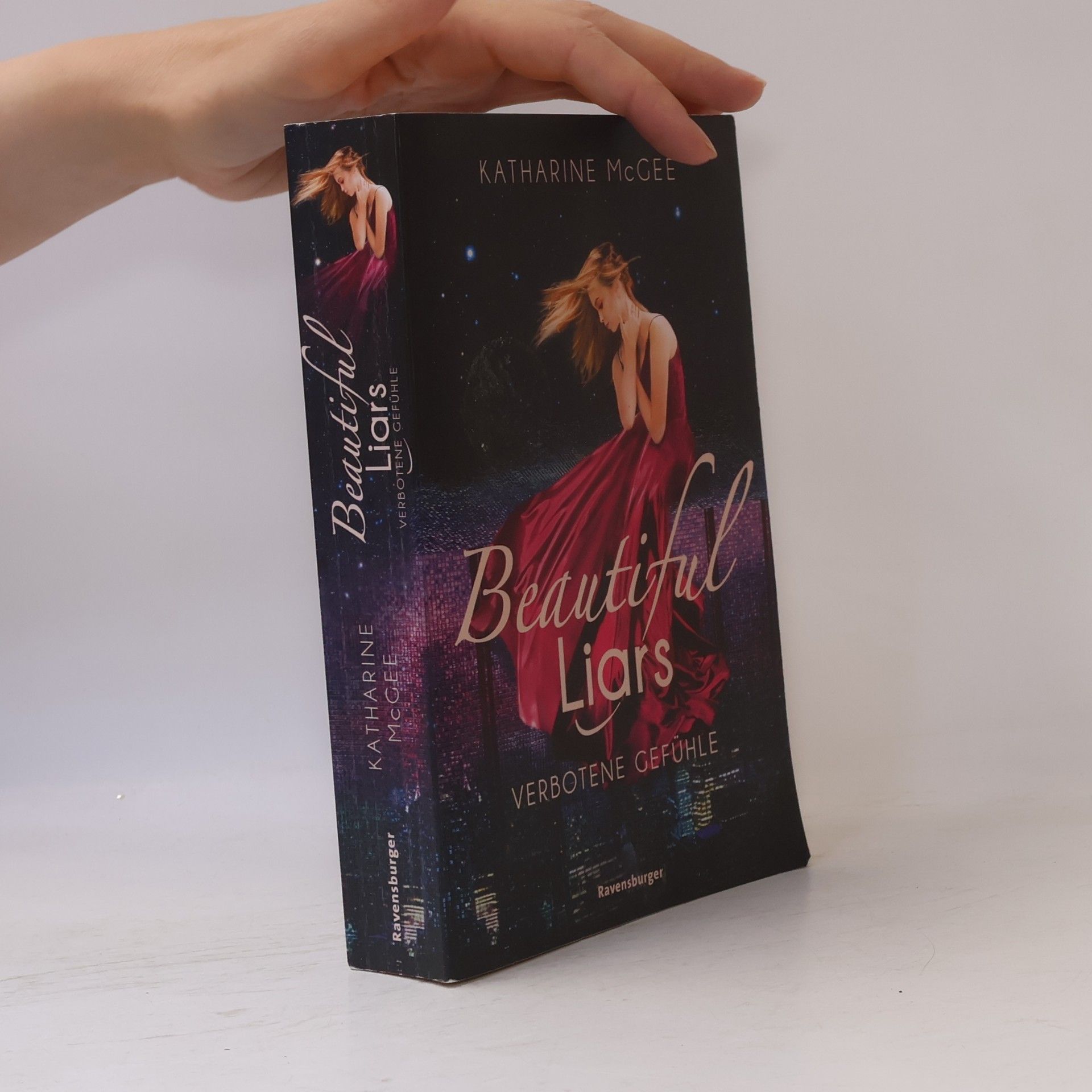 Katharine McGee Beautiful Liars 1
