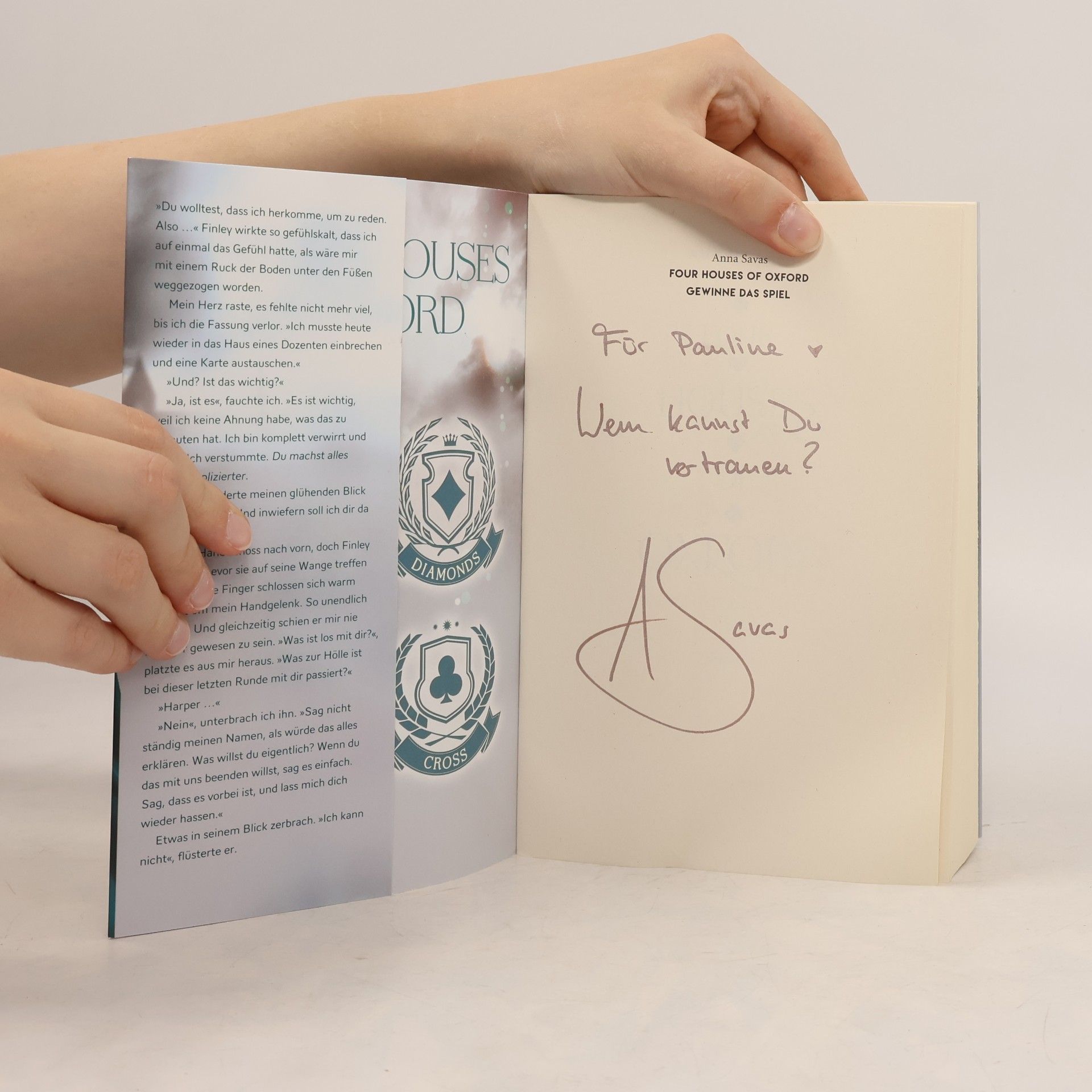 Anna Savas Four Houses of Oxford, Band 2: Gewinne das Spiel