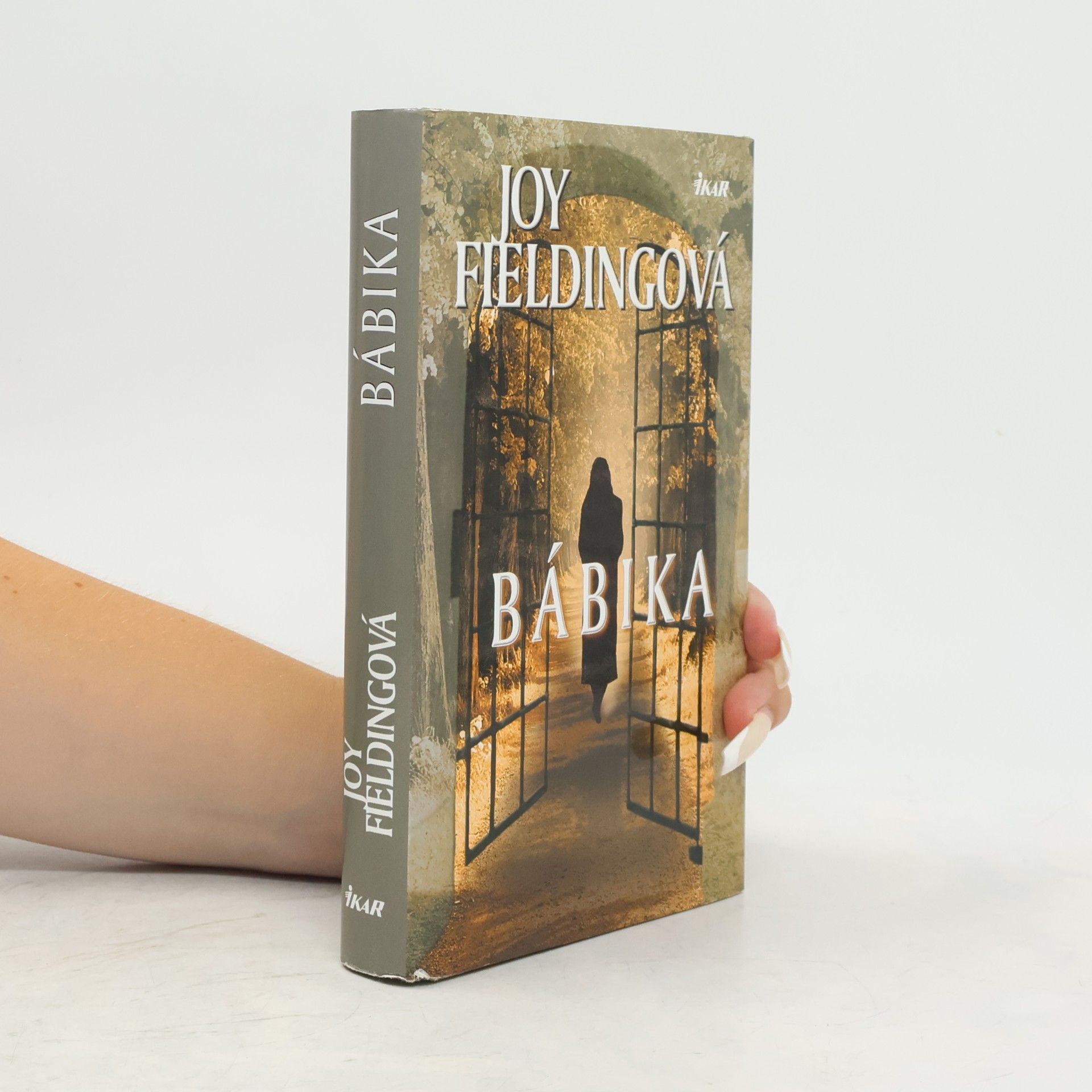 Joy Fielding Bábika