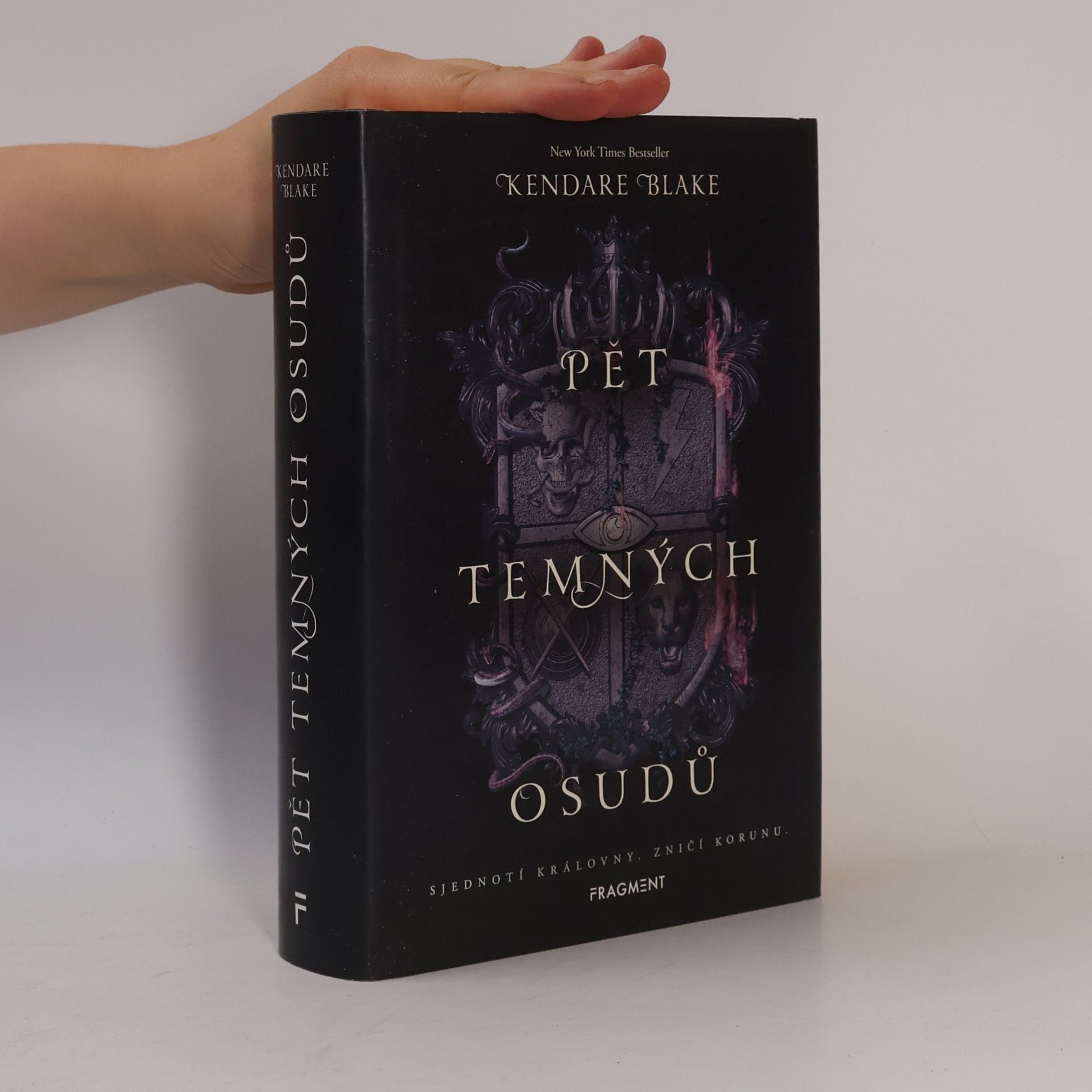 Kendare Blake Pět temných osudů