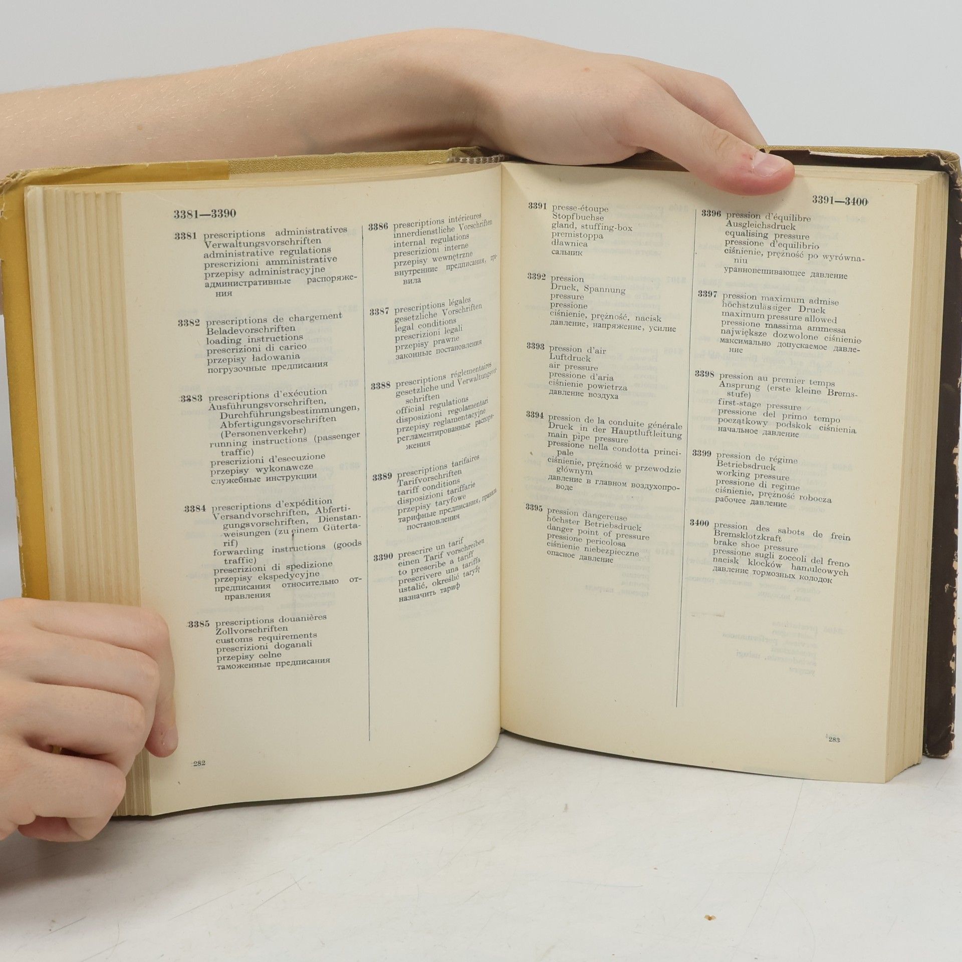 Autores varios Recueil des termes concernant l’emploi et l’échange du matériel roulant I.