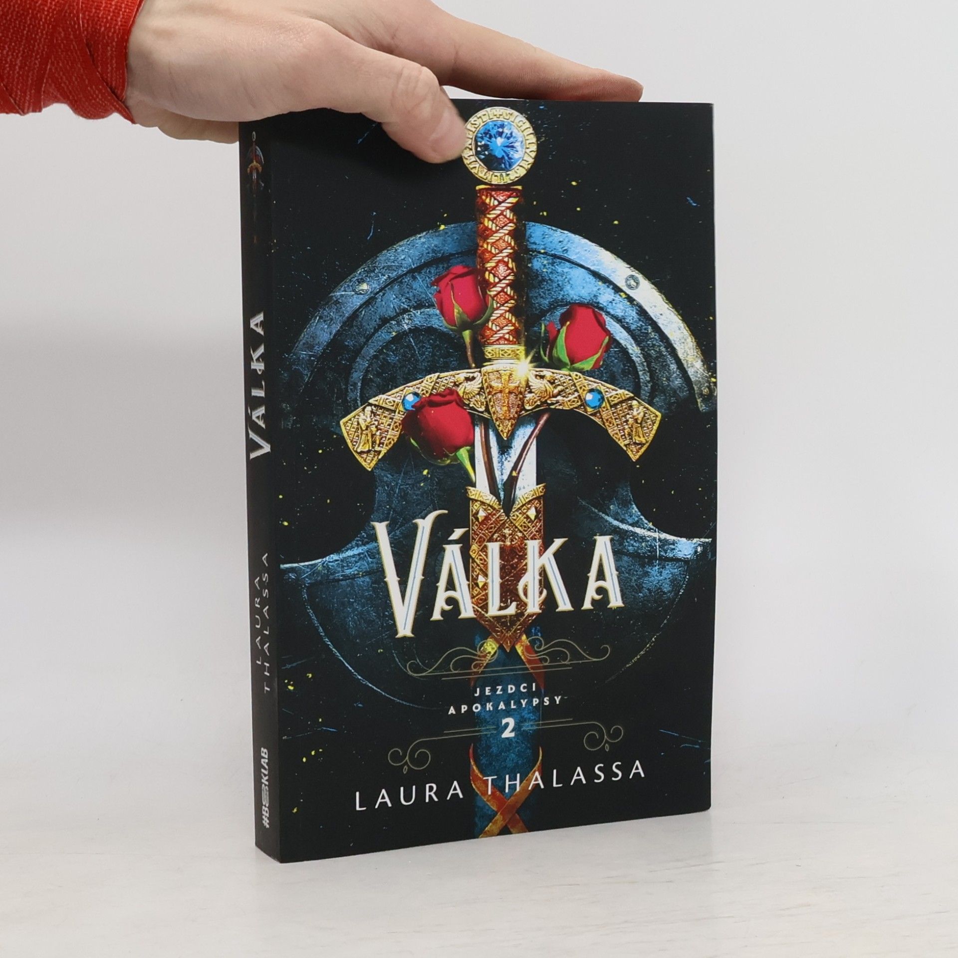 Laura Thalassa Válka