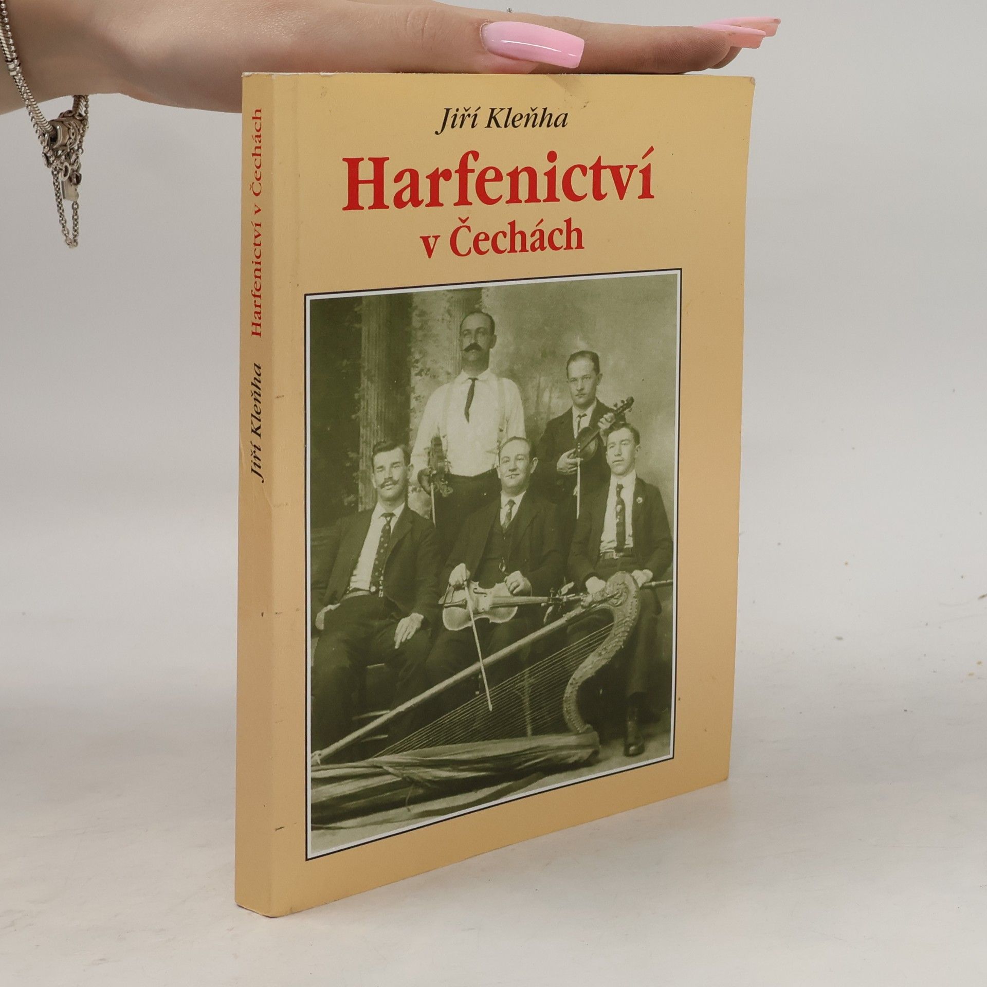 Jiří Kleňha Harfenictví v Čechách : historie vandrovních muzikantů z Nechanic