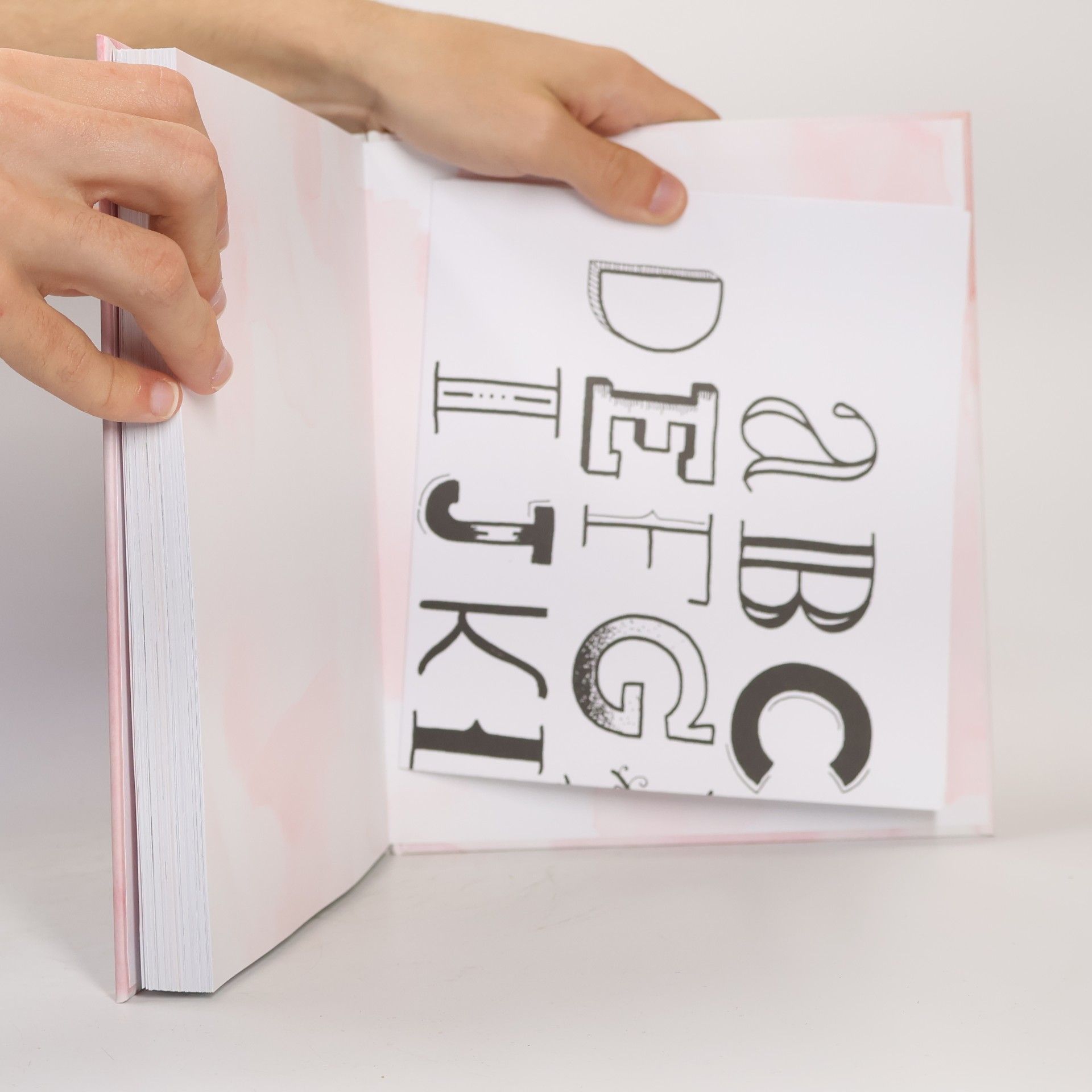Tanja Cappell Abeceda krasopsaní : základy letteringu krok za krokem
