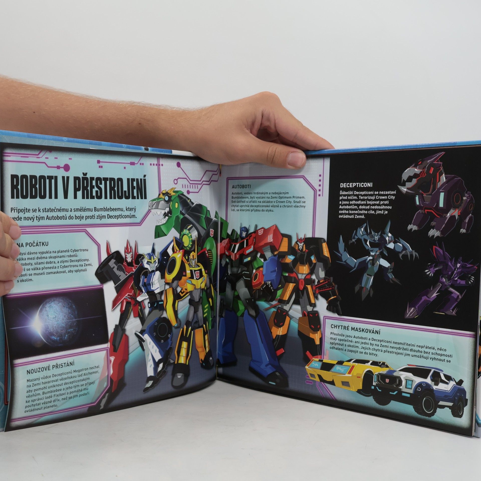 Caroline Rowlands Transformers - Robots in Disguise (Kde Crown City ožívá)