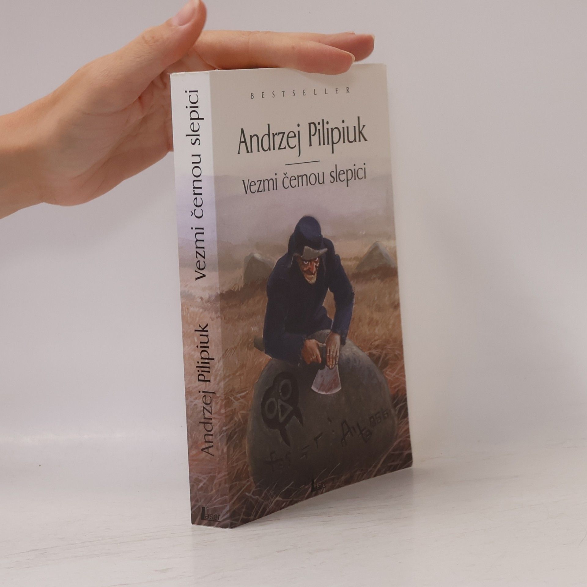 Andrzej Pilipiuk Vezmi černou slepici