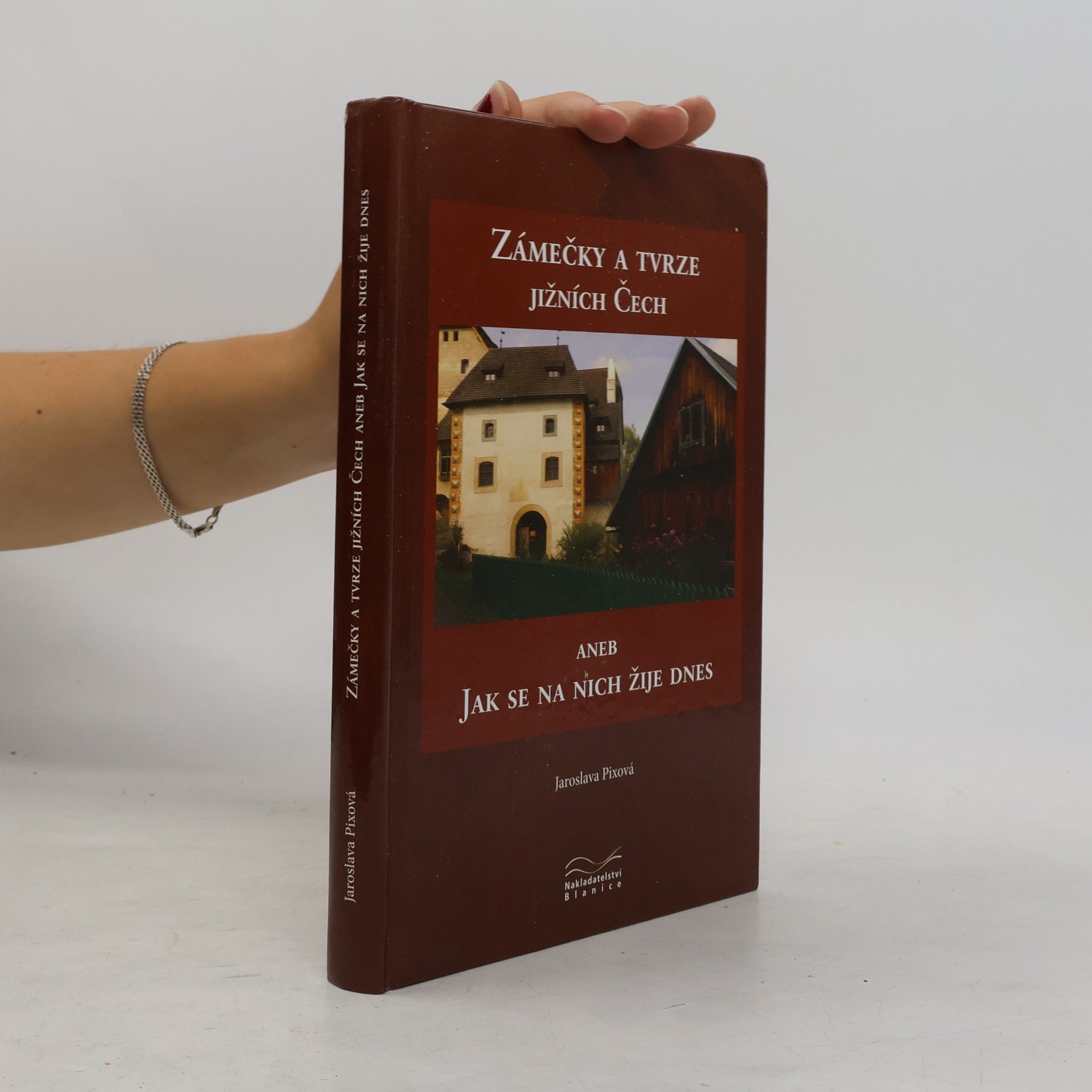 Jaroslava Pixová Zámečky a tvrze jižních Čech aneb Jak se na nich žije dnes