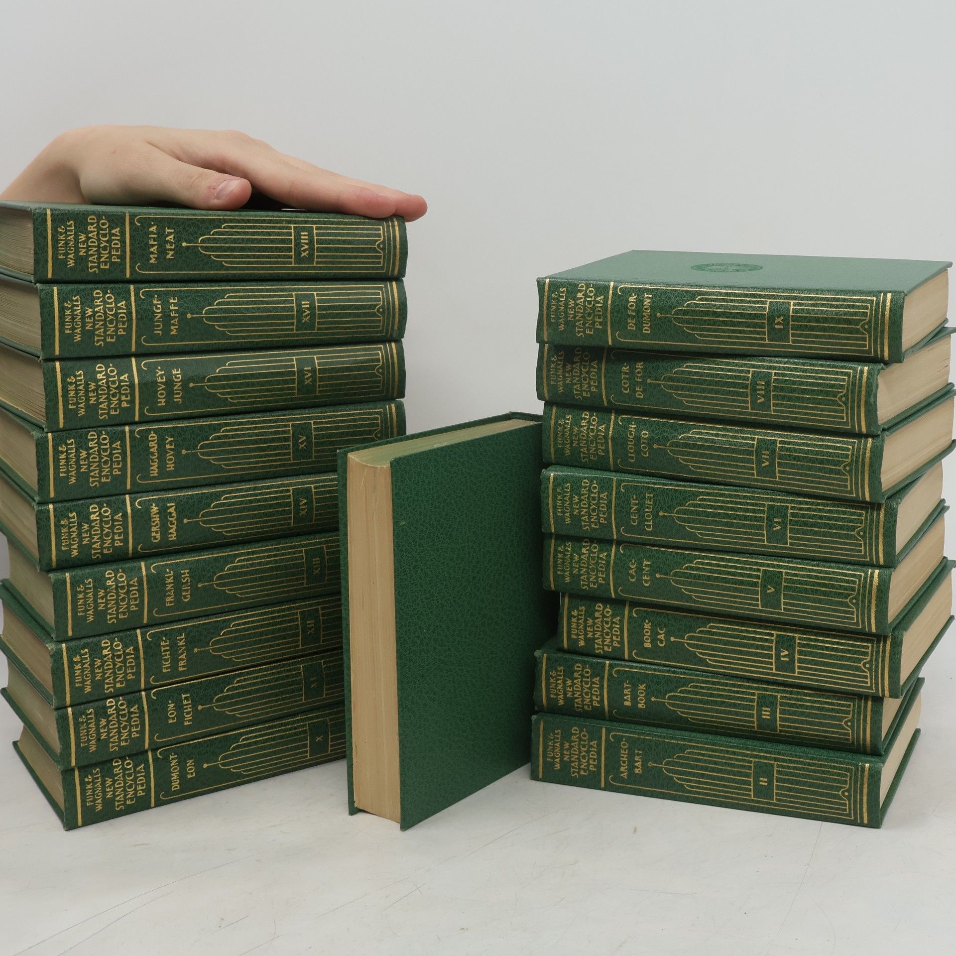 Various authors New Standard Encyclopedia of Universal Knowledge 1-18