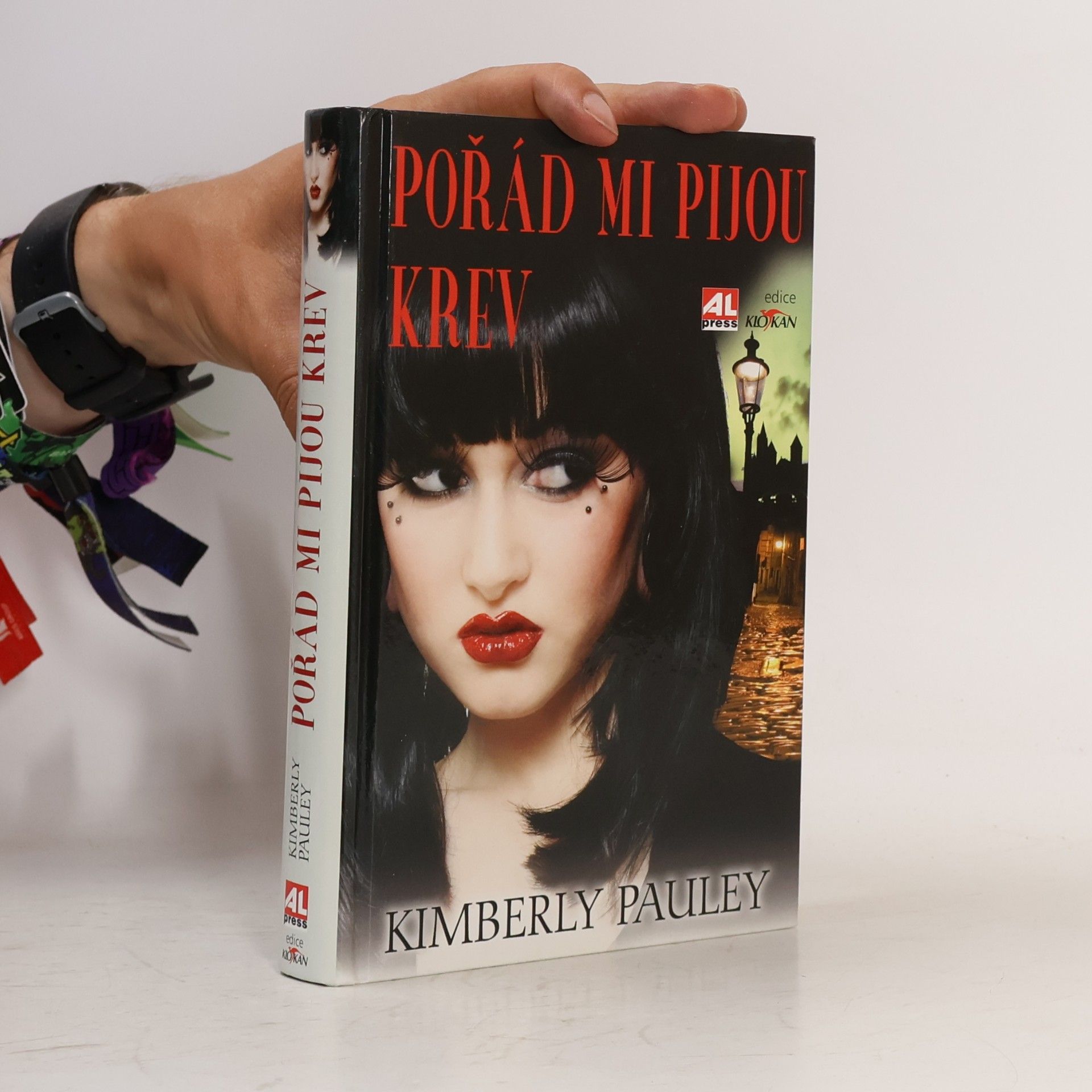 Kimberly Pauley Pořád mi pijou krev