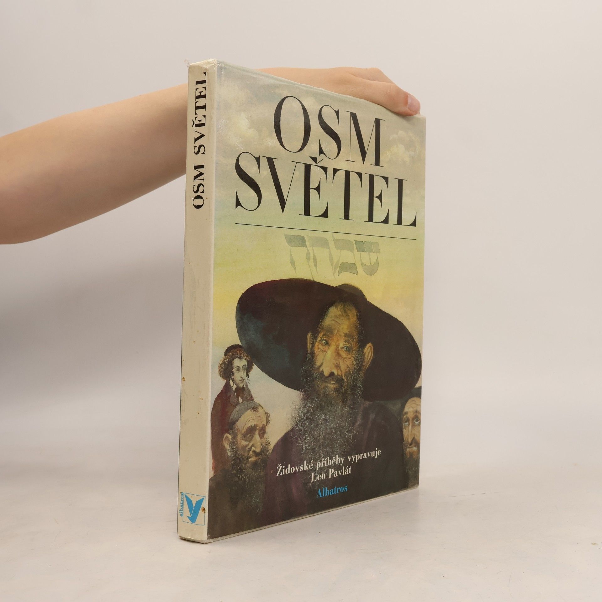 Leo Pavlát Osm světel