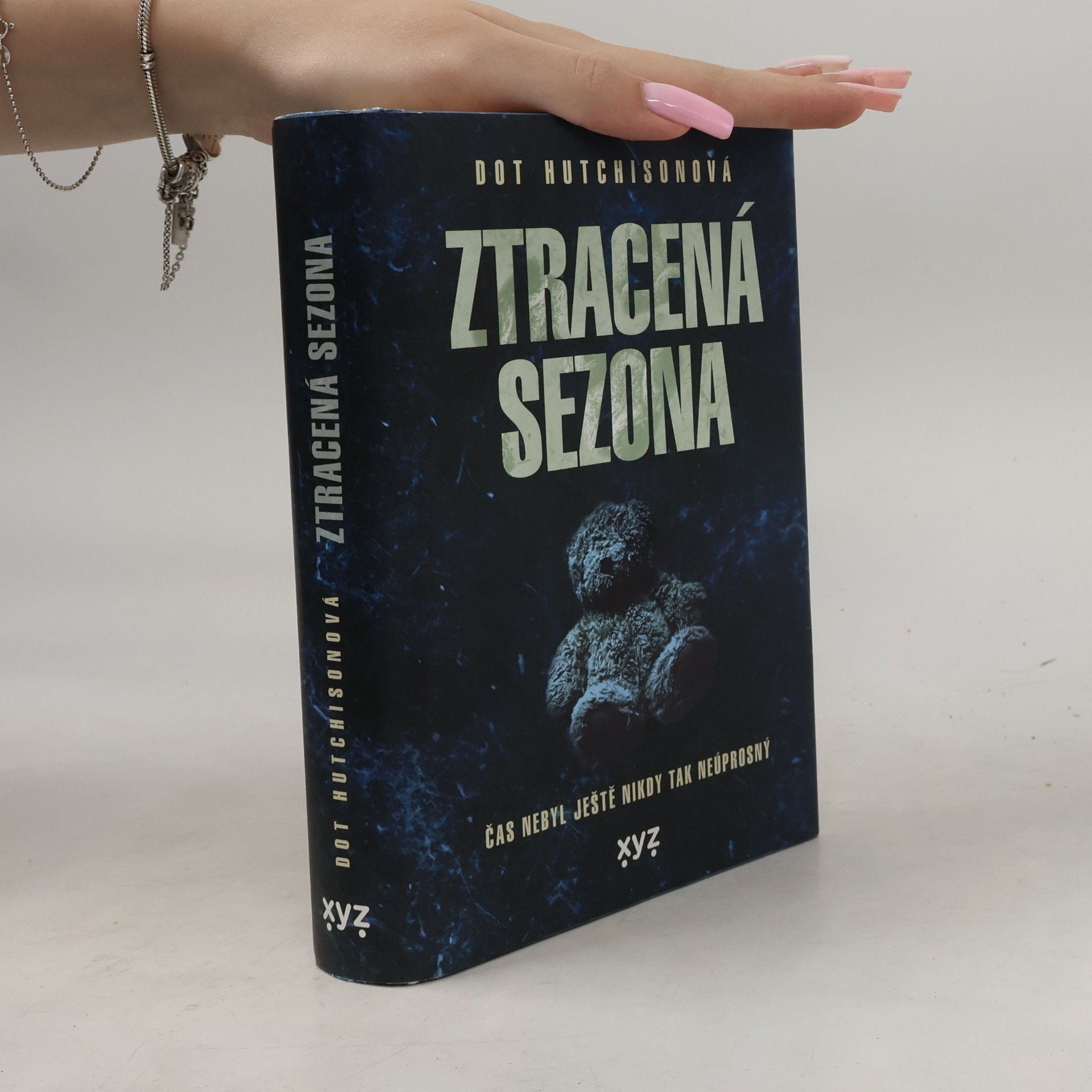 Dot Hutchison Ztracená sezóna