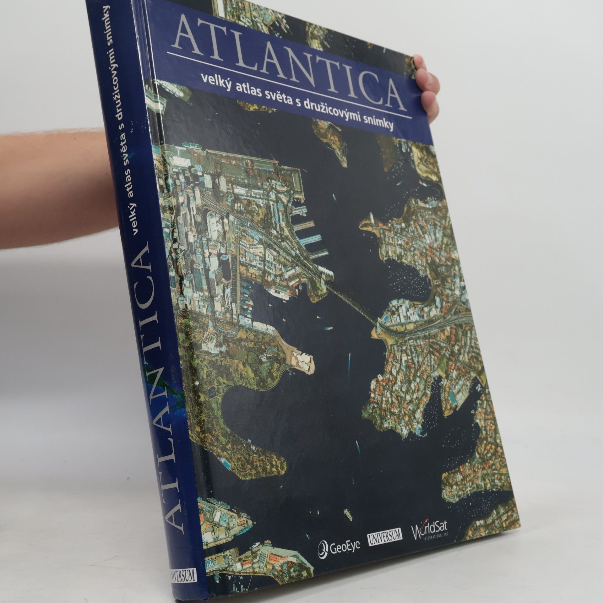 Irmgard Sigg Atlantica: Velký atlas světa s družicovými snímky