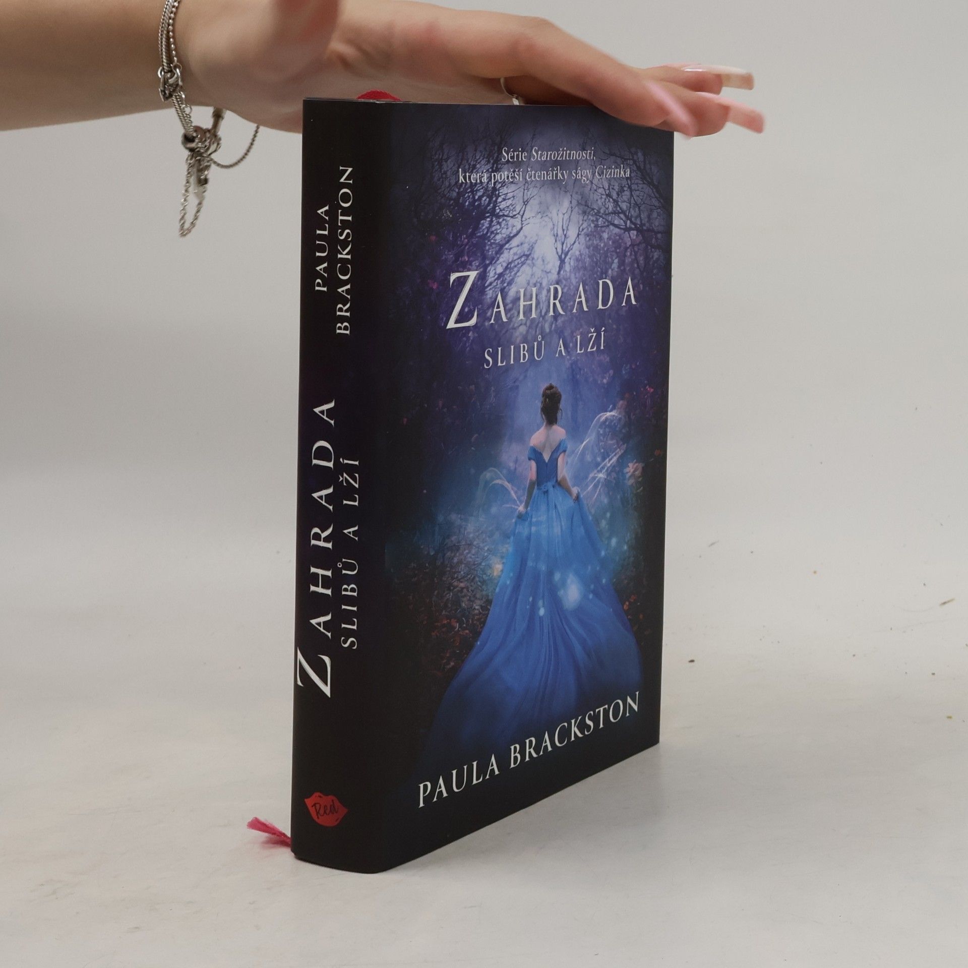Paula Brackston Zahrada slibů a lží