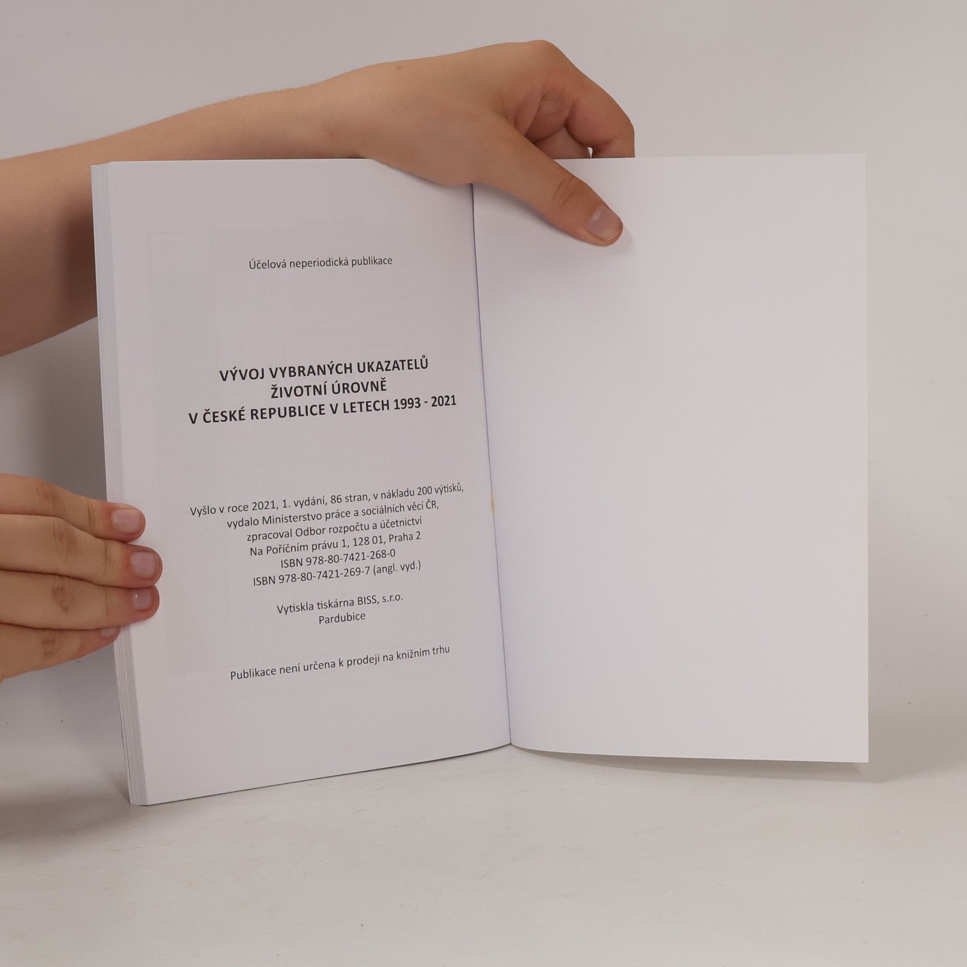 Kolektiv autorů Vývoj vybraných ukazatelů životní úrovně v České republice v letech 1993-2021