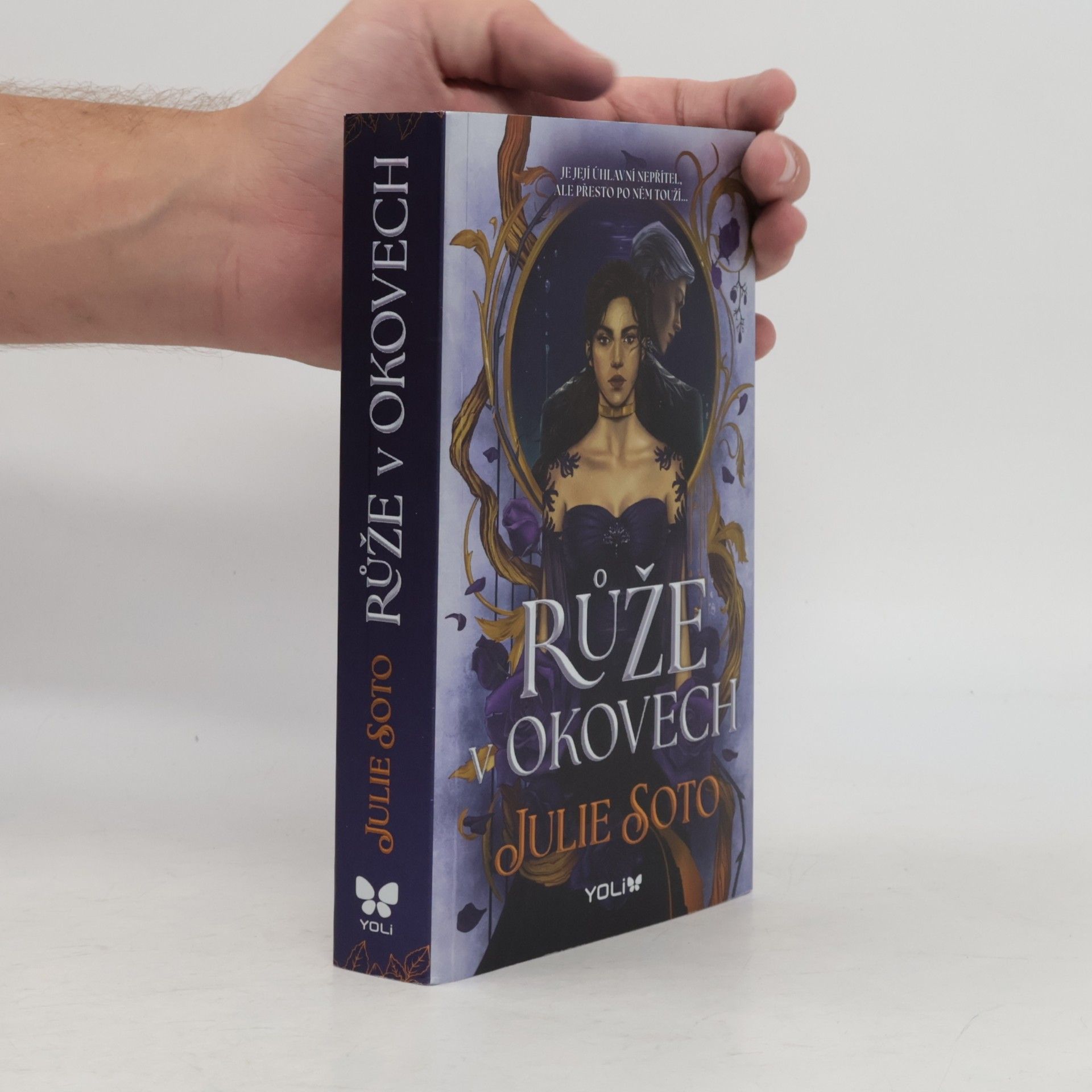 Julia Soto Růže v okovech