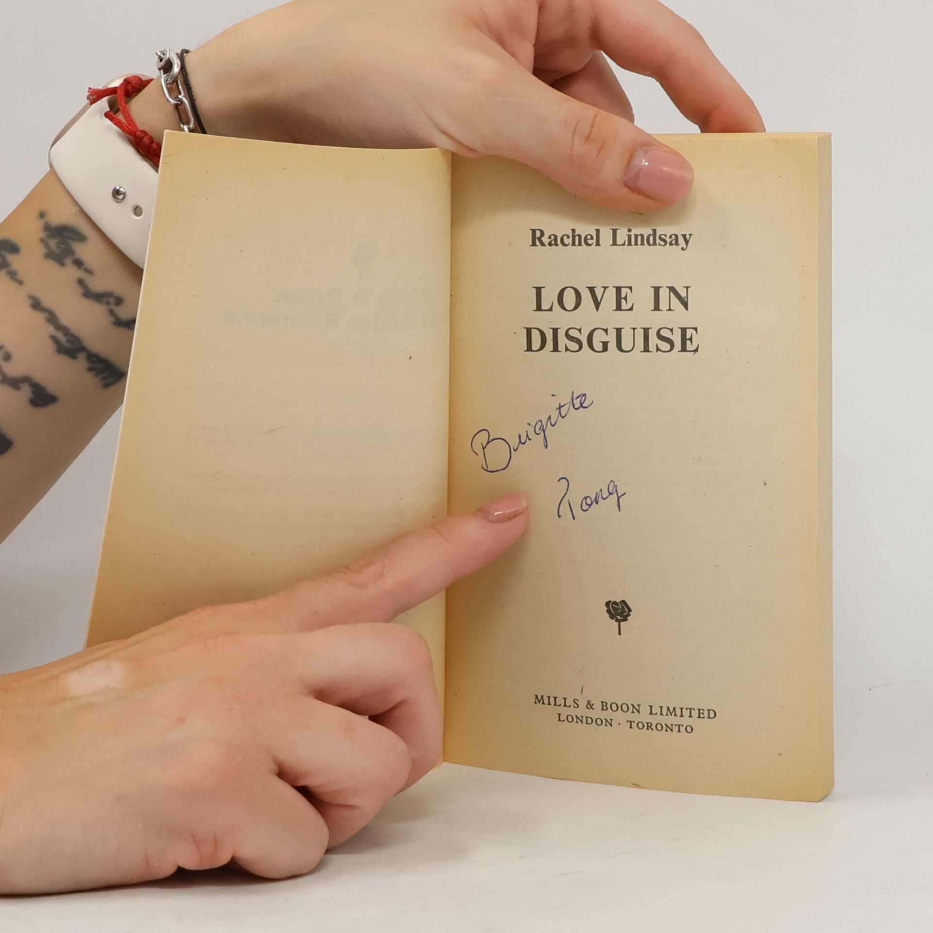 Rachel Lindsay Mills & Boon: Love in Disguise