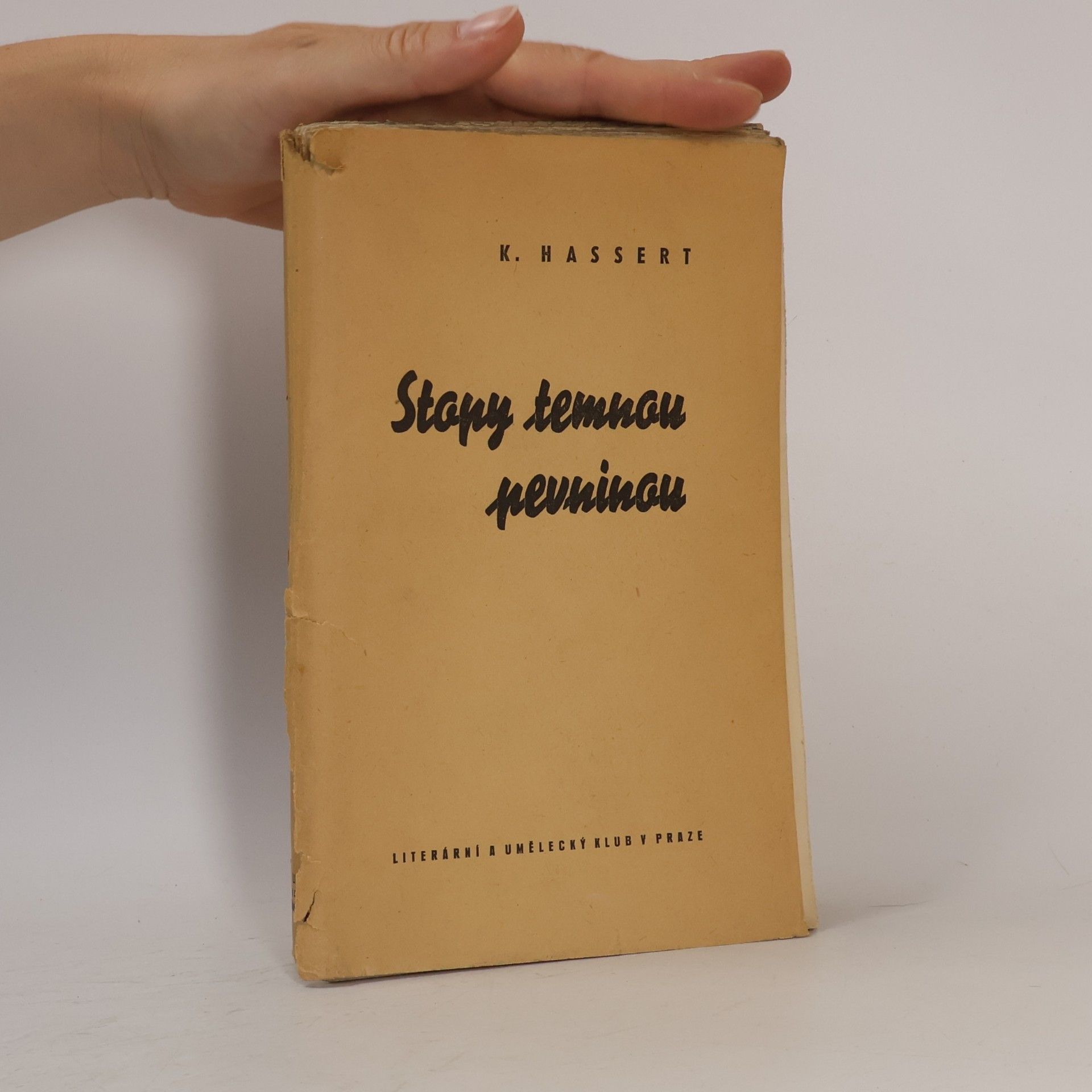 Stopy temnou pevninou