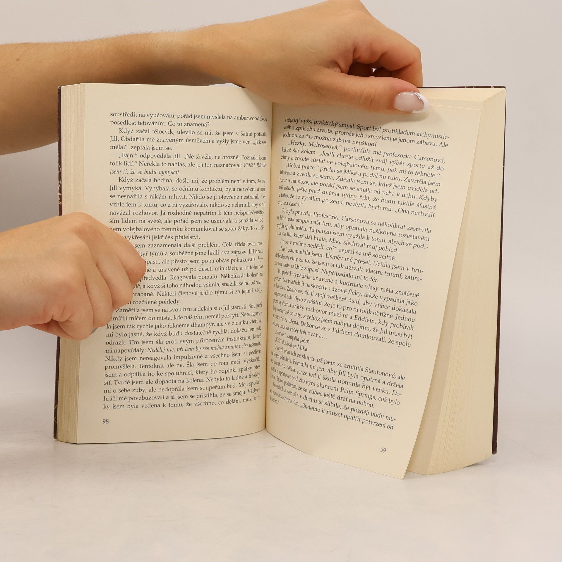 Richelle Mead Pokrevní pouta. 1. díl
