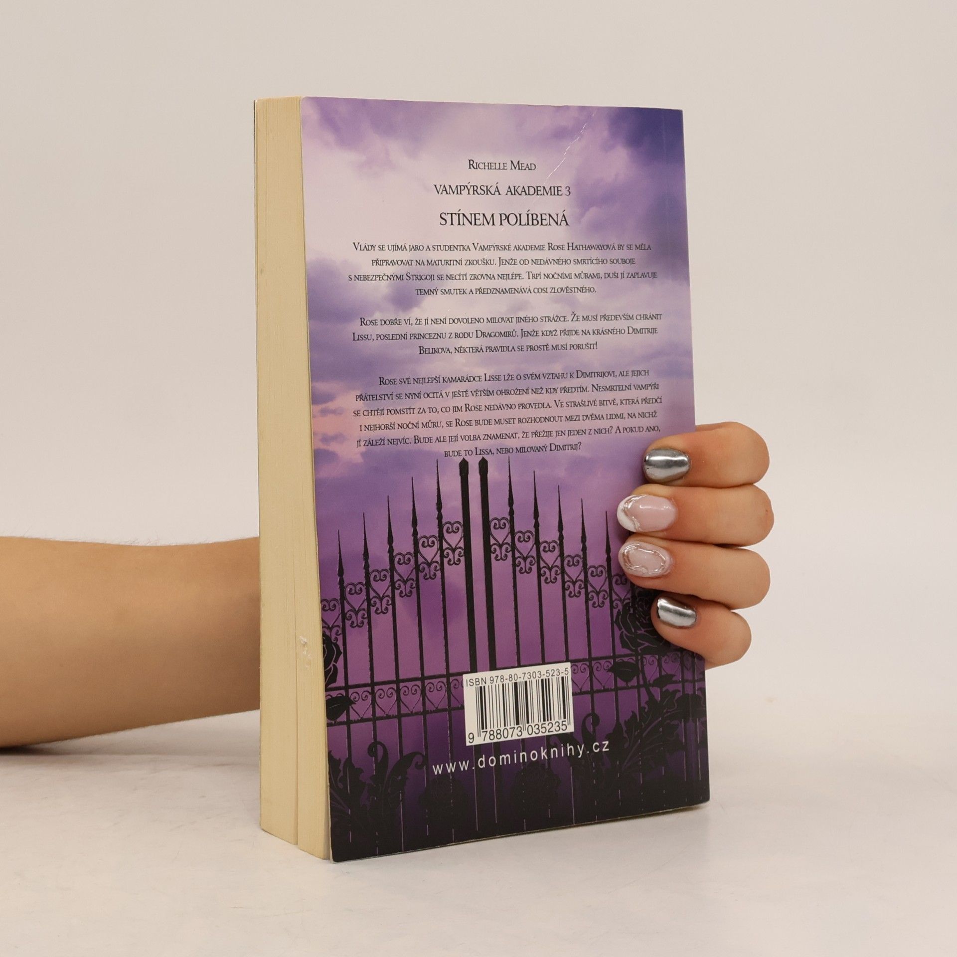 Richelle Mead Vampýrská akademie 3: Stínem políbená.