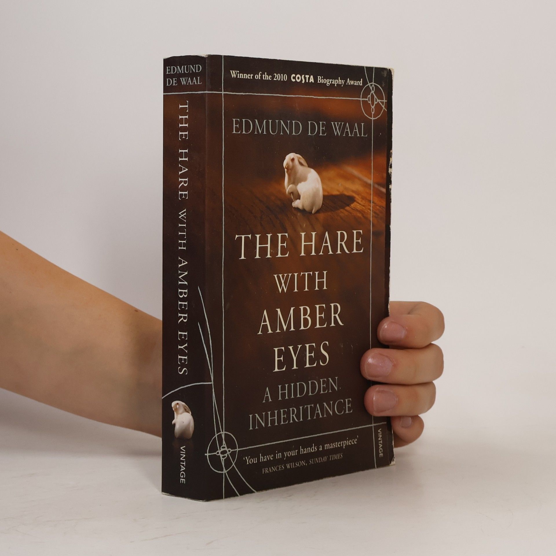Edmund de Waal The hare with amber eyes. A hidden inheritance