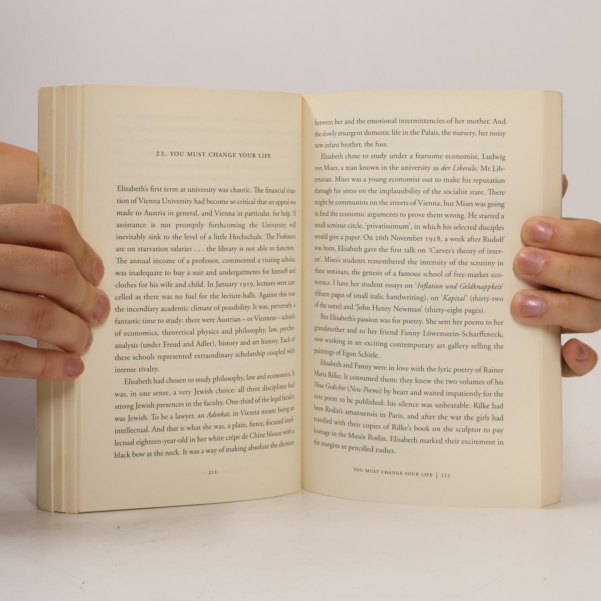 Edmund De Waal The hare with amber eyes. A hidden inheritance