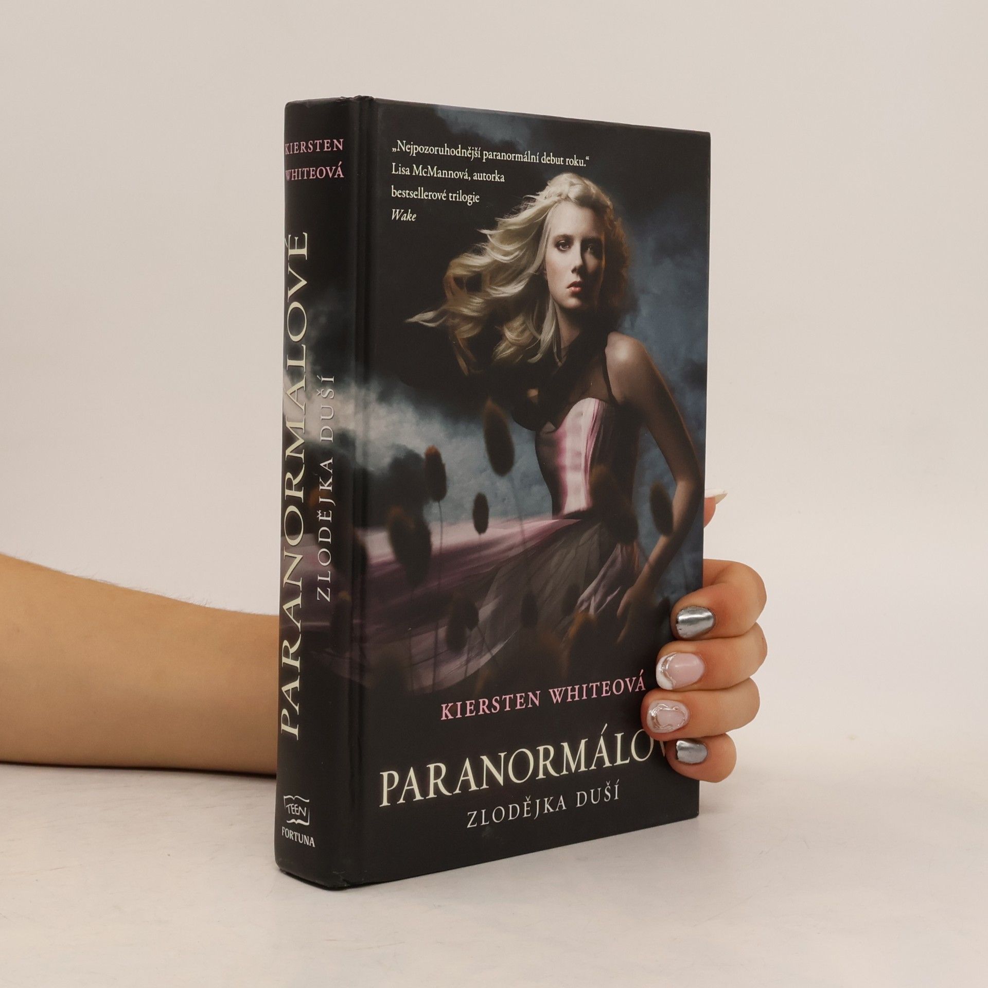 Kiersten White Paranormálové. Zlodějka duší