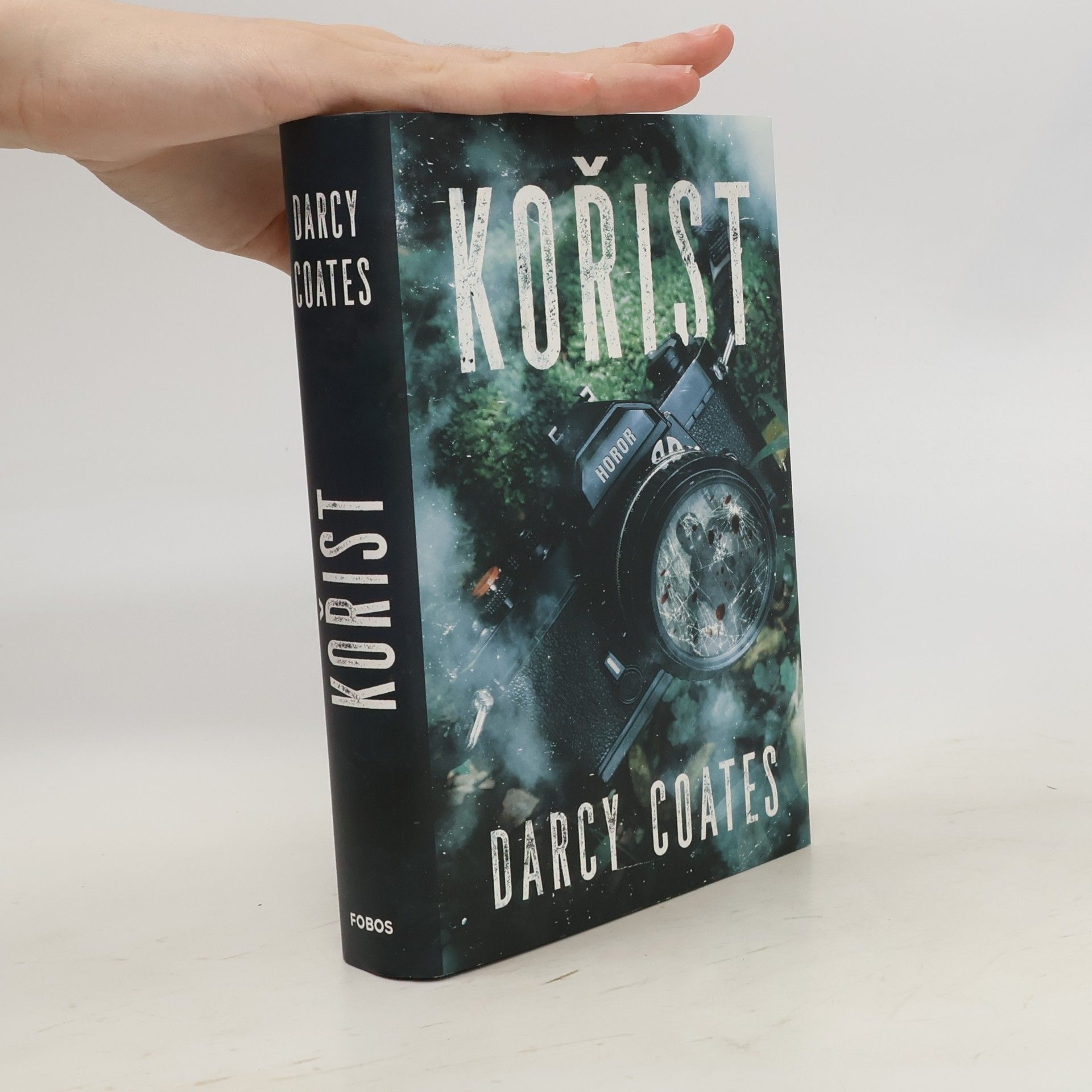 Darcy Coates Kořist