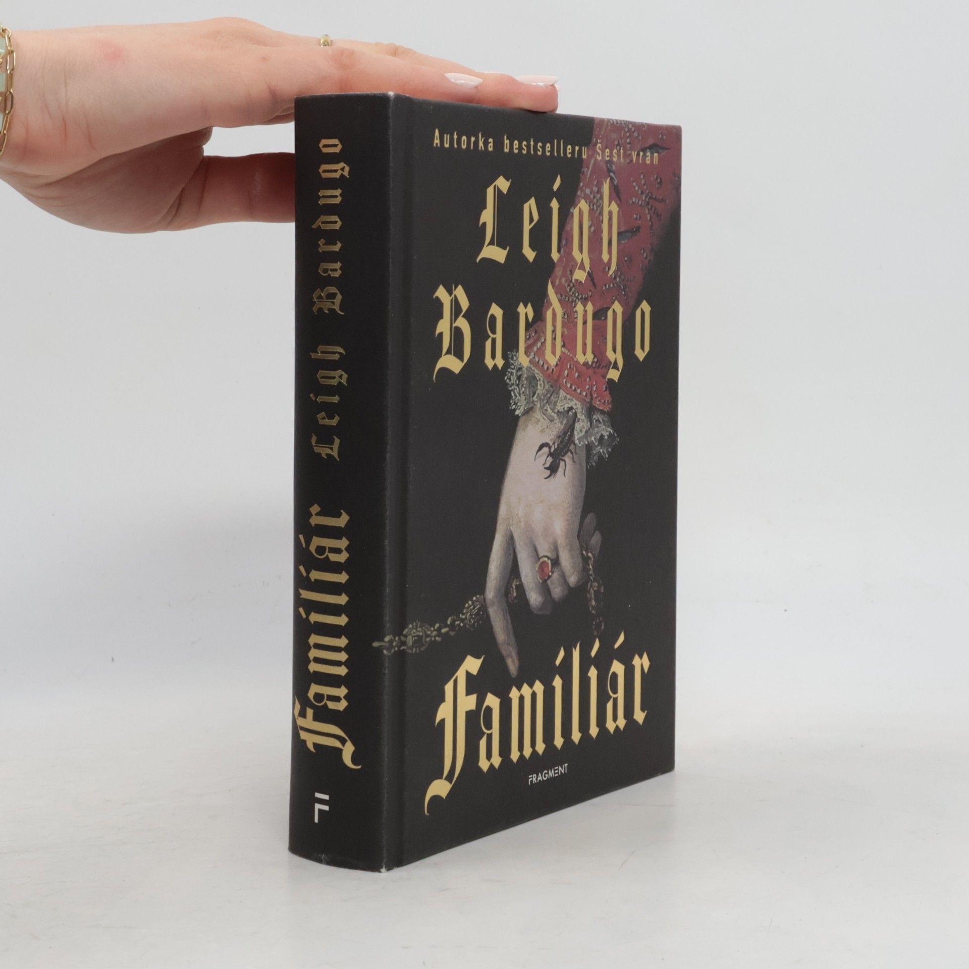 Leigh Bardugo Familiár