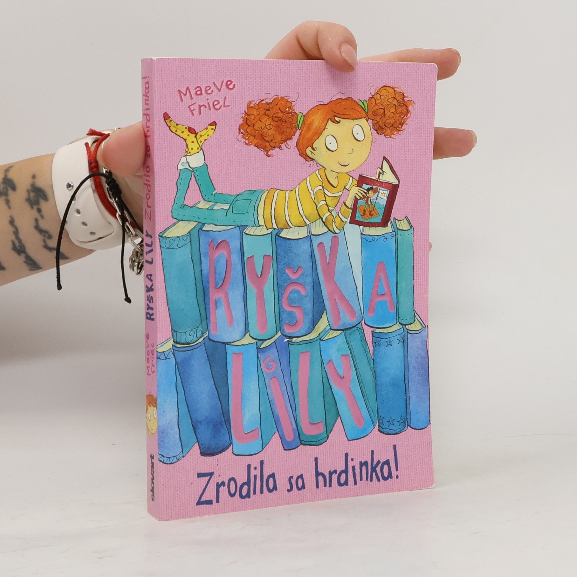 Maeve Friel Ryška Lily - Zrodila sa hrdinka!