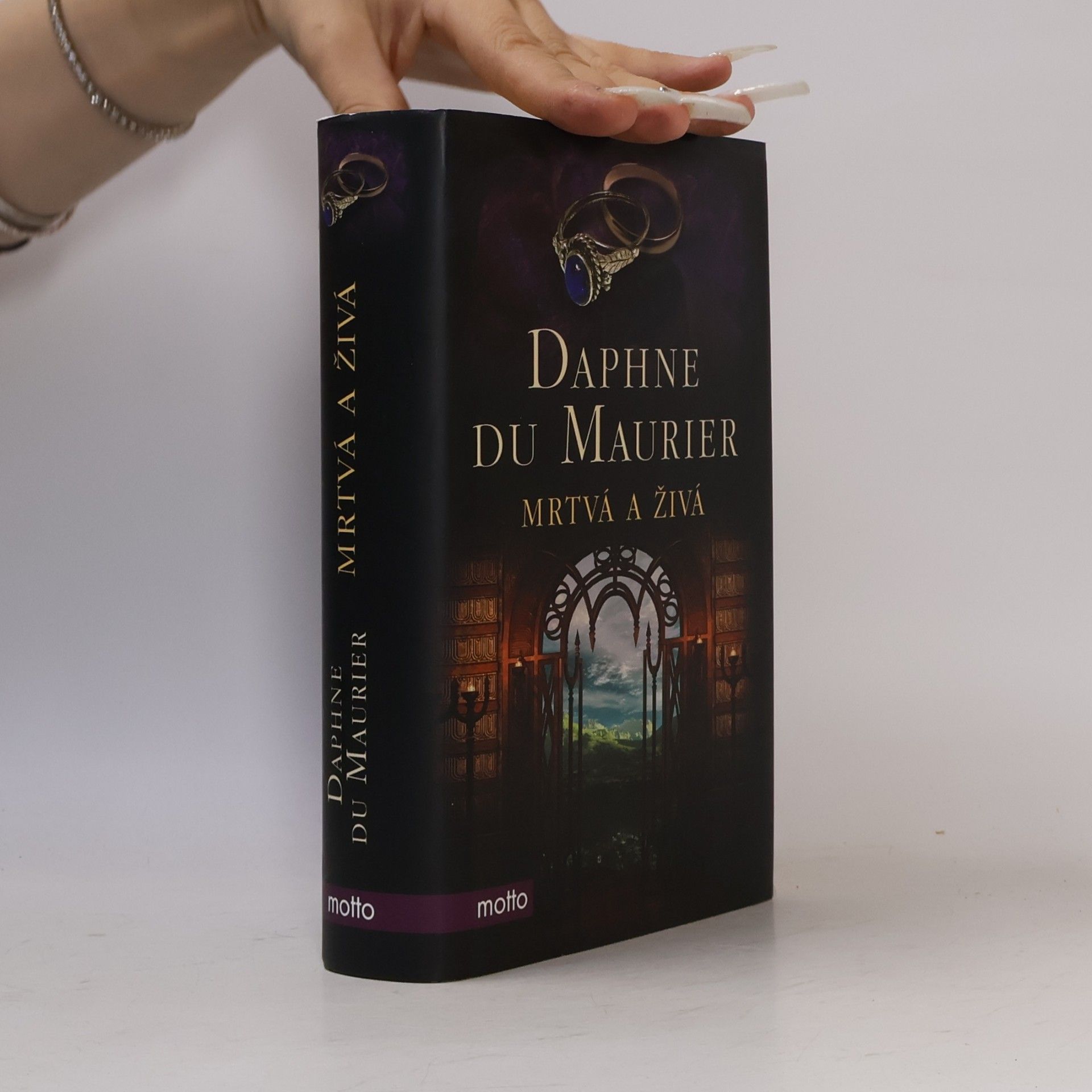 Daphne du Maurier Mrtvá a živá