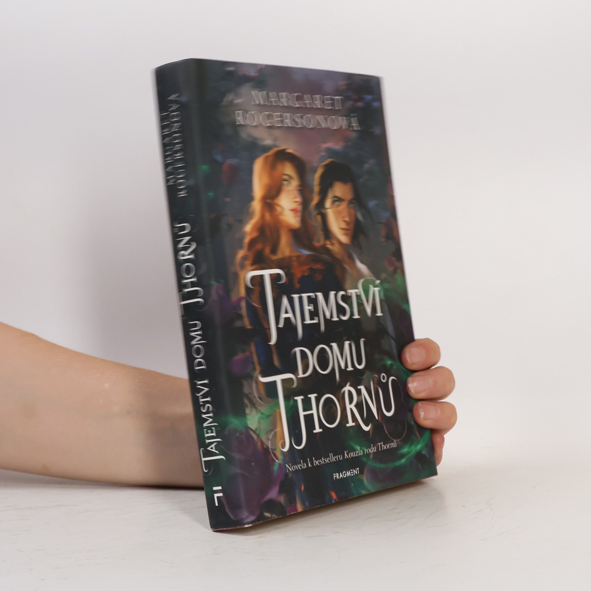 Margaret Rogerson Tajemství domu Thornů