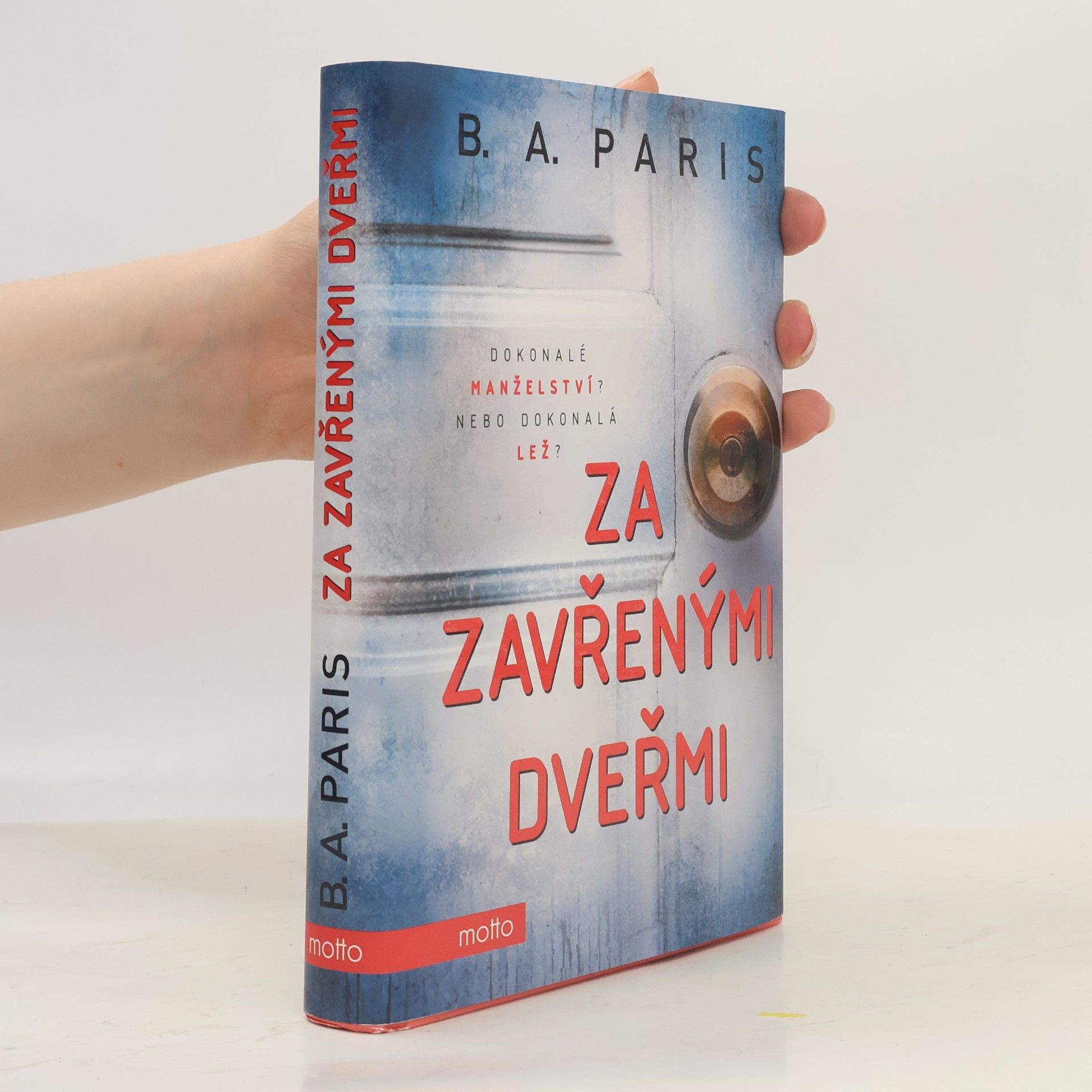 B.A. Paris Za zavřenými dveřmi