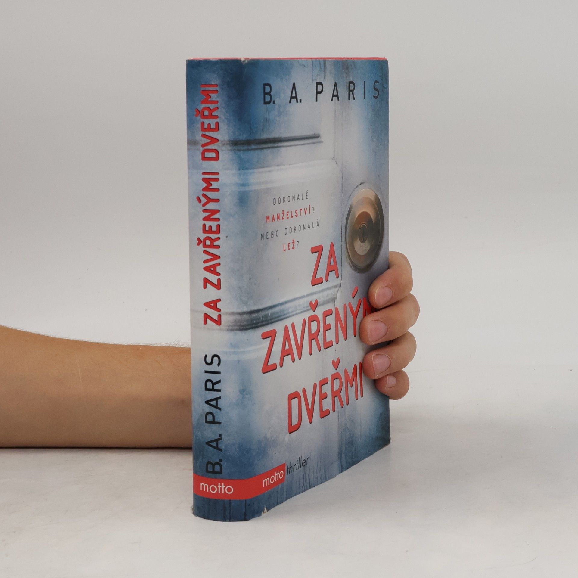 B.A. Paris Za zavřenými dveřmi