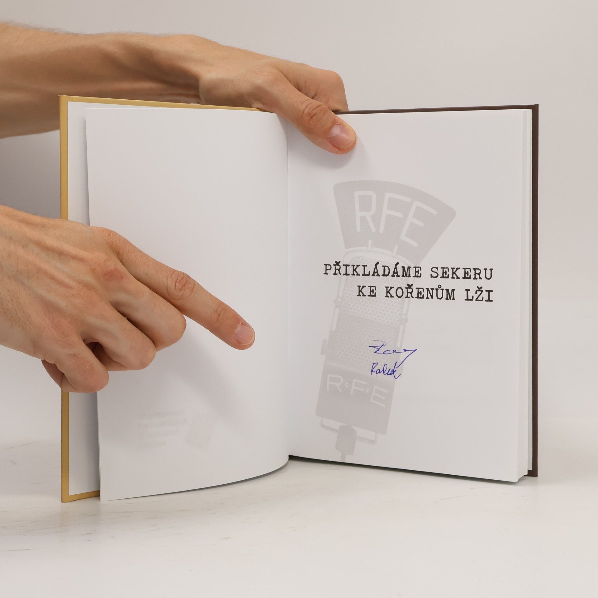 Petr Blažek Přikládáme sekeru ke kořenům lži