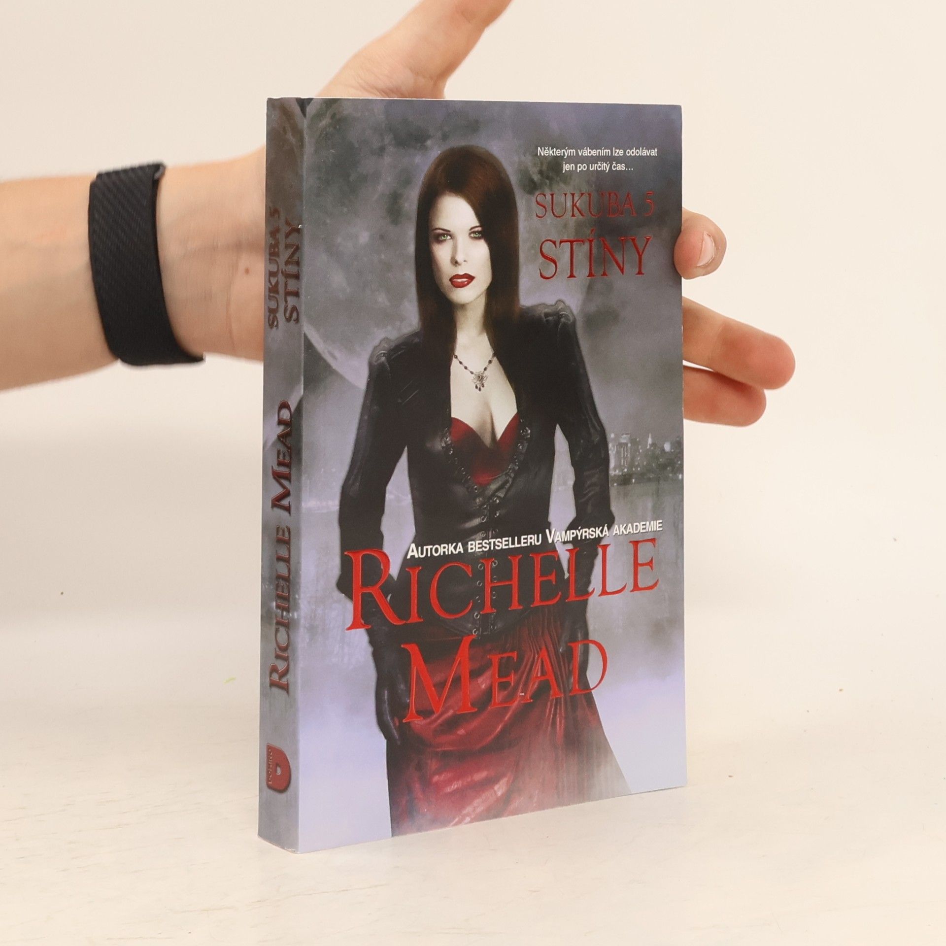 Richelle Mead Sukuba 5. Stíny