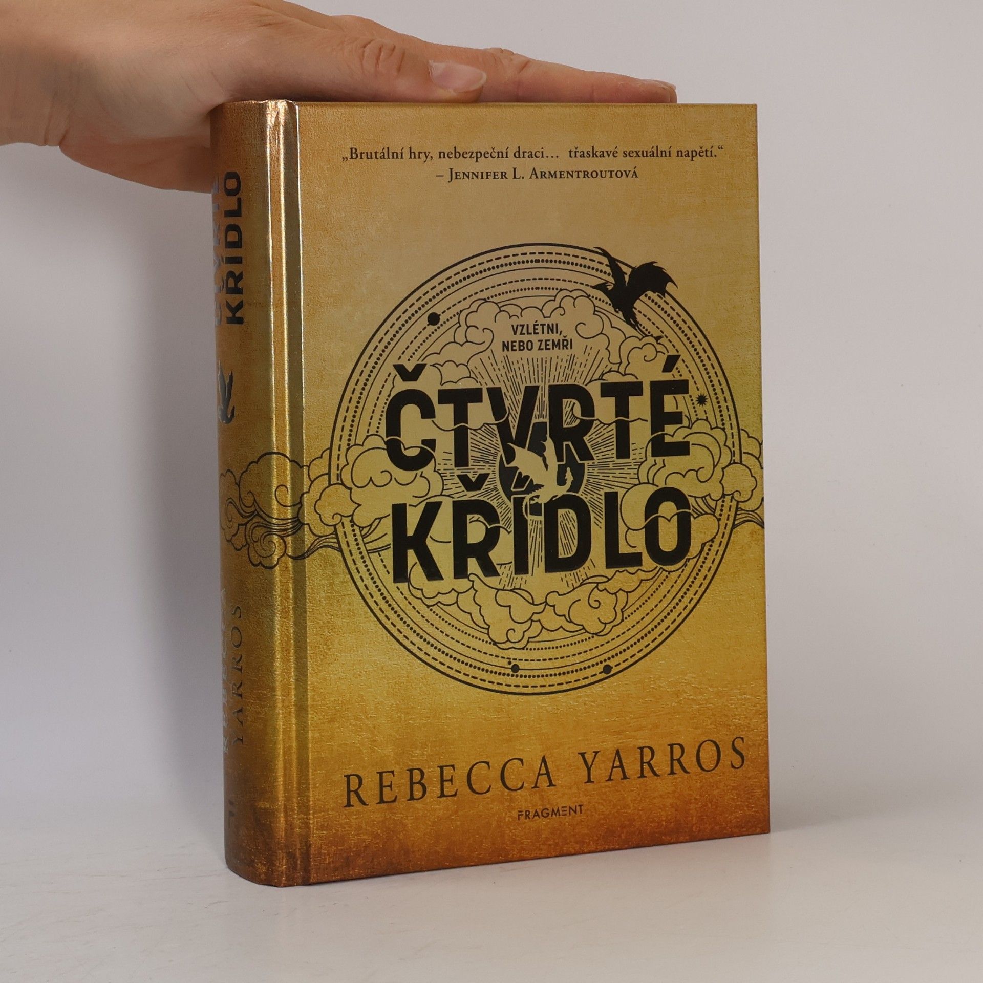 Rebecca Yarros Čtvrté křídlo