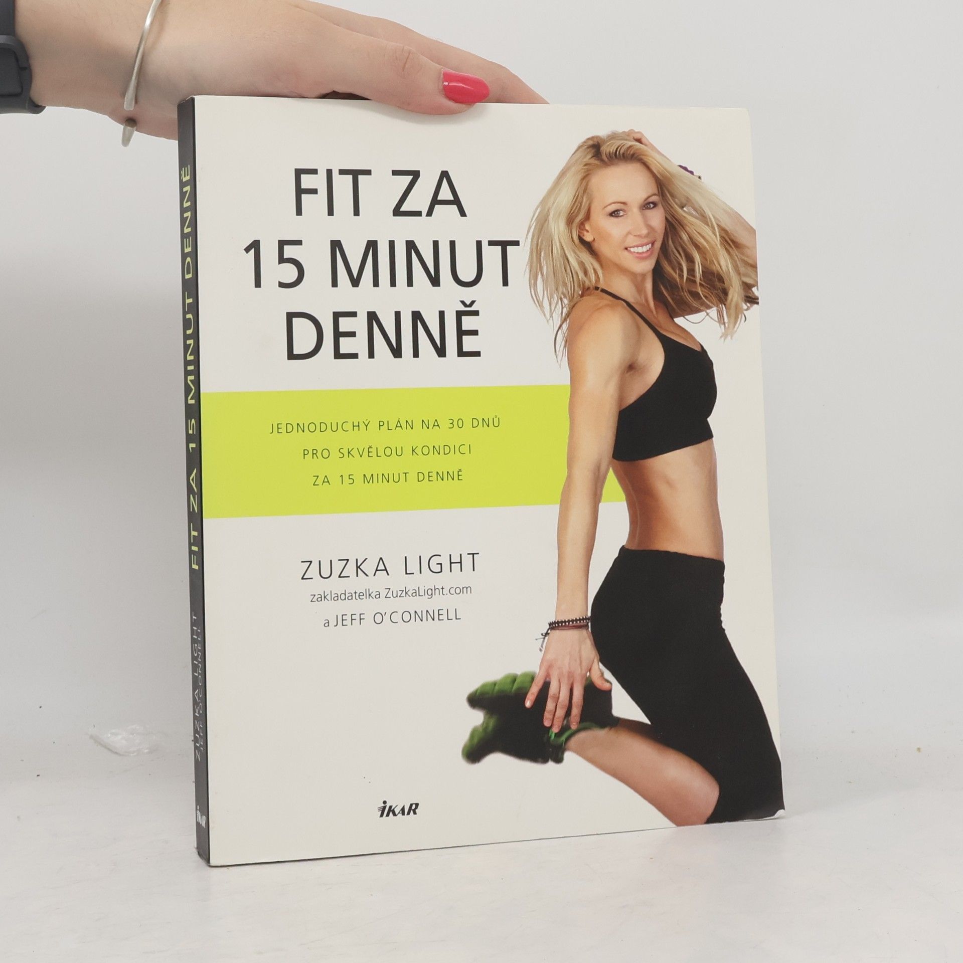 Zuzka Light Fit za 15 minut denně: jednoduchý plán na 30 dnů pro skvělou kondici za 15 minut denně