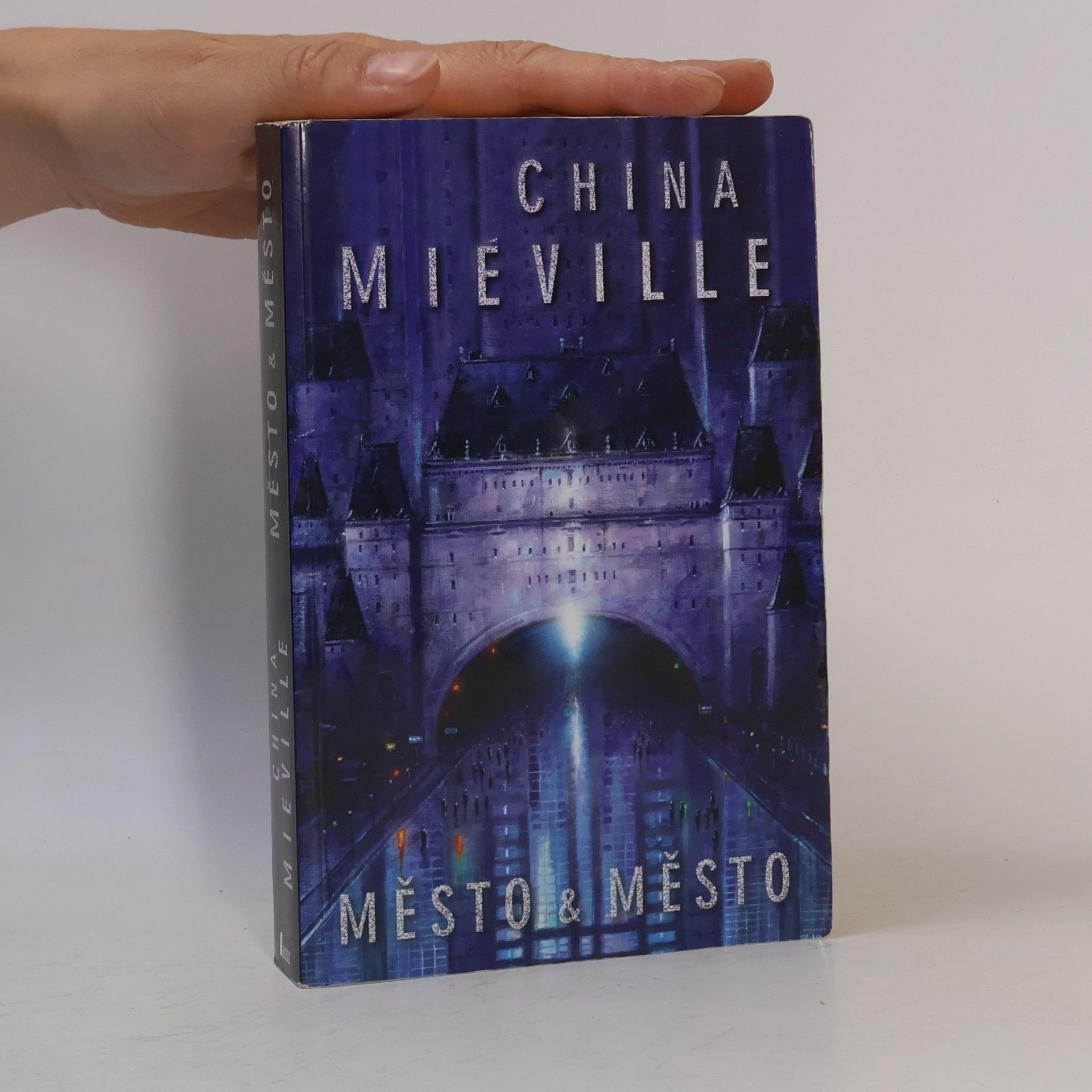 China Miéville Město & město