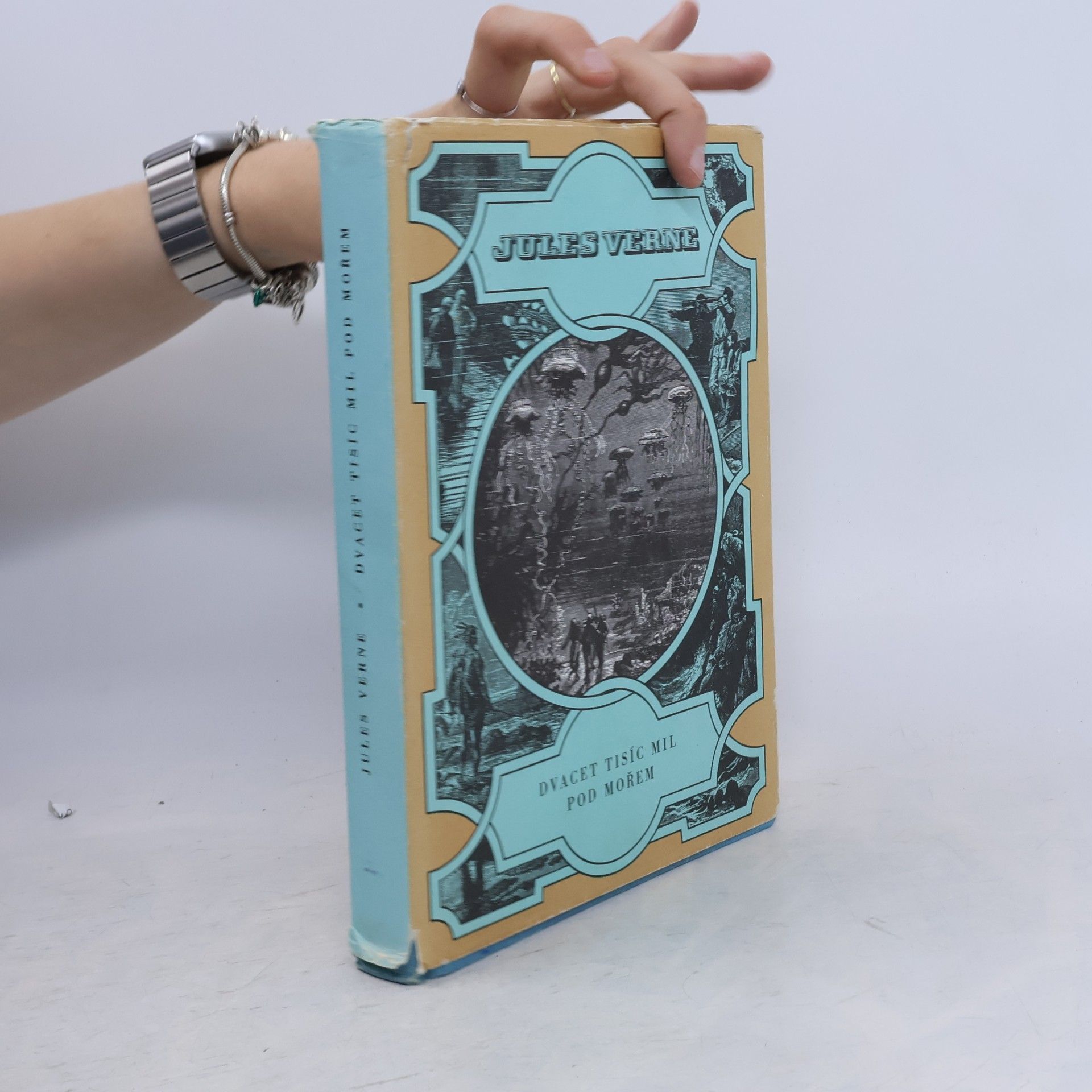 Jules Verne Dvacet tisíc mil pod mořem
